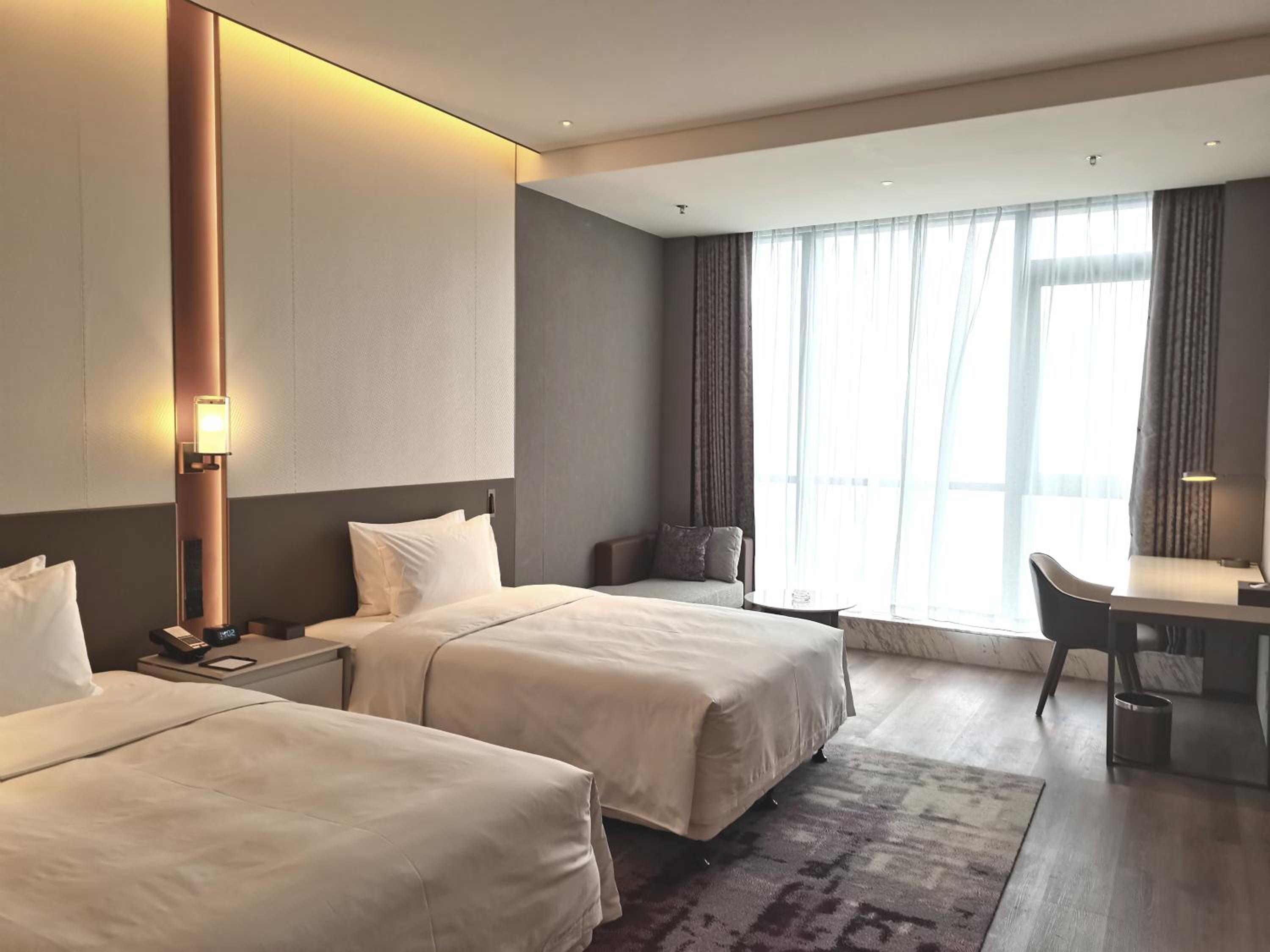 Deluxe Twin Room - Non-Smoking - Photo 6
