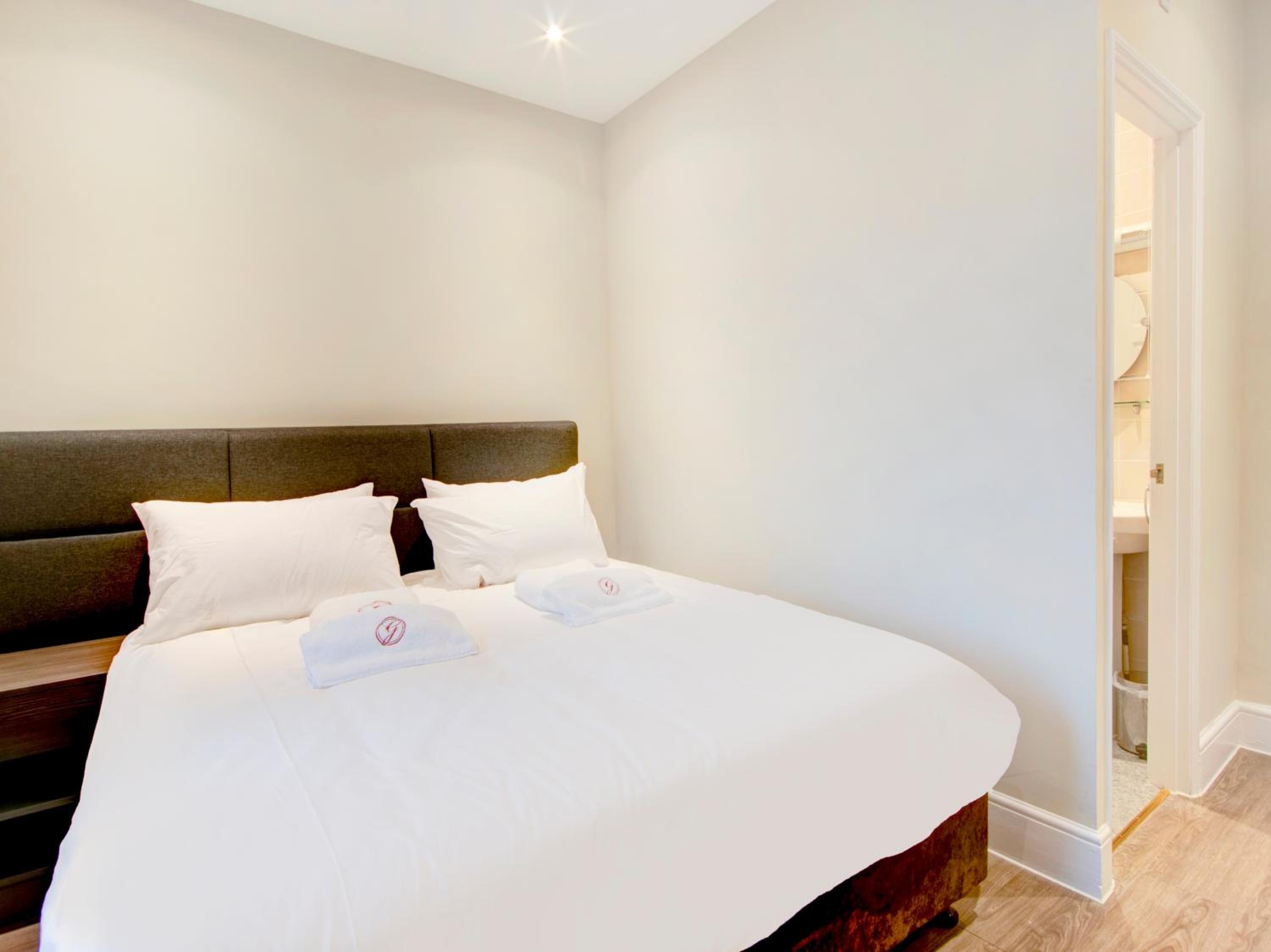 Standard Double Room - Photo 5
