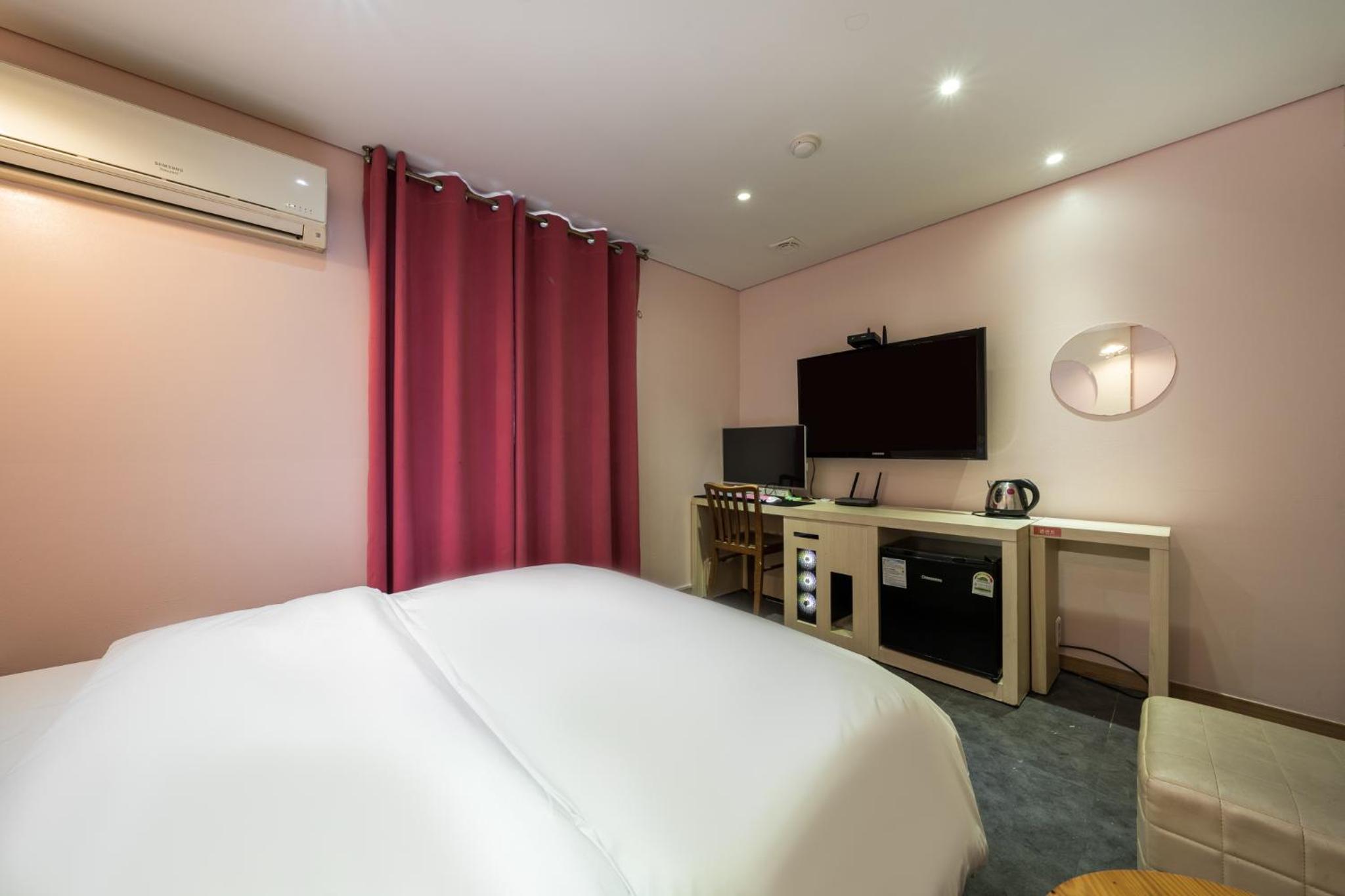 Deluxe Double Room - Photo 12