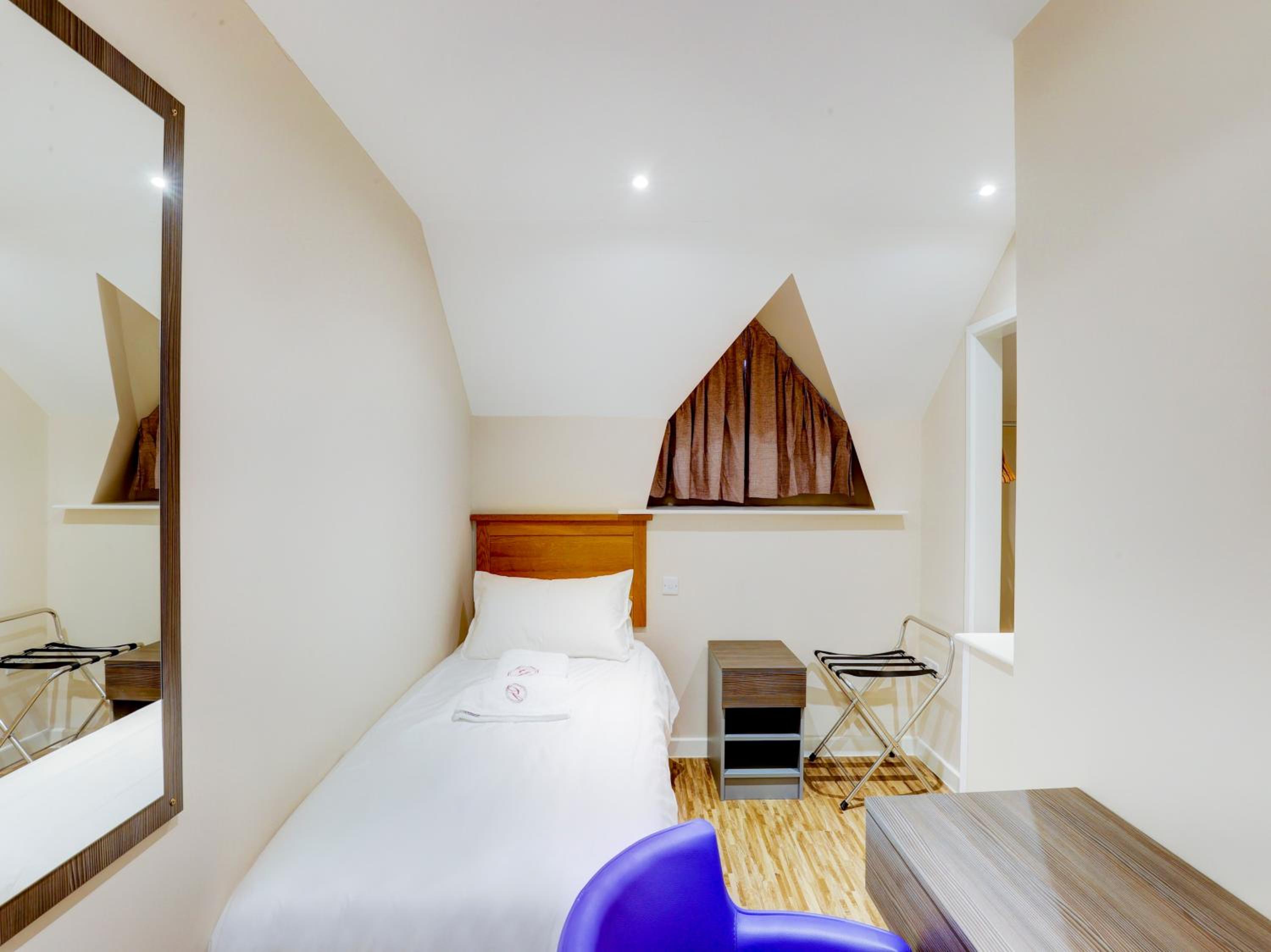 Deluxe Single Room With Verandah