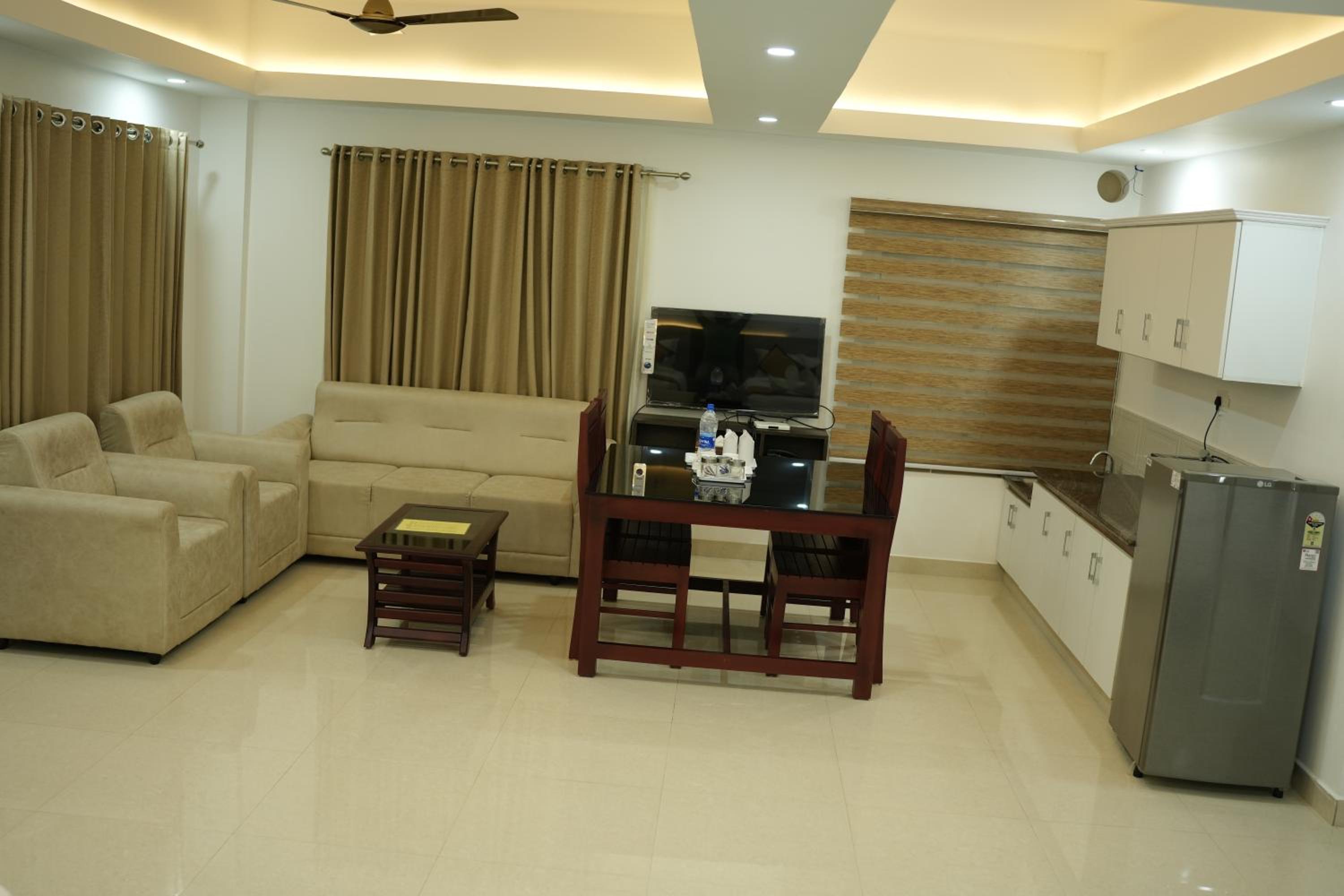 Deluxe Junior Suite photo 3