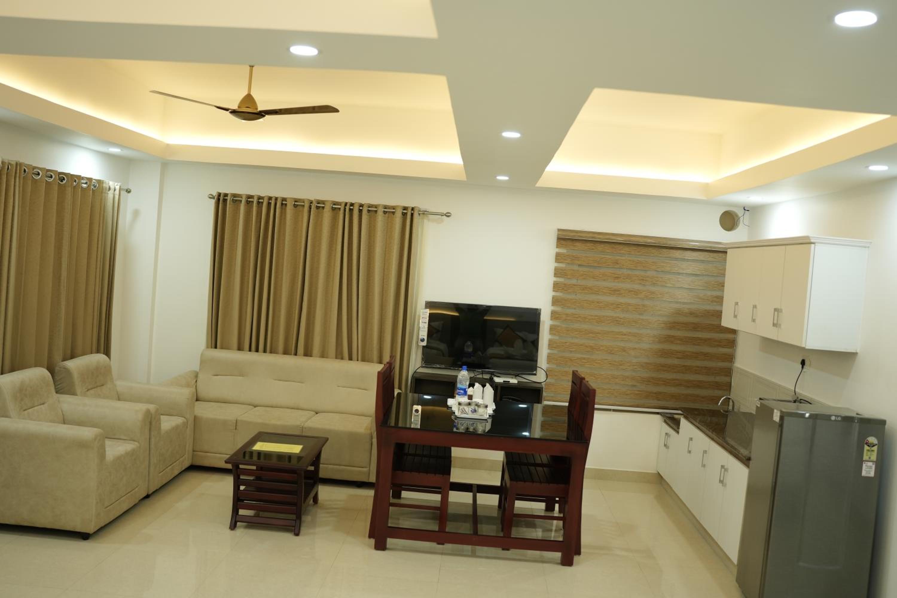 Deluxe Junior Suite photo 2