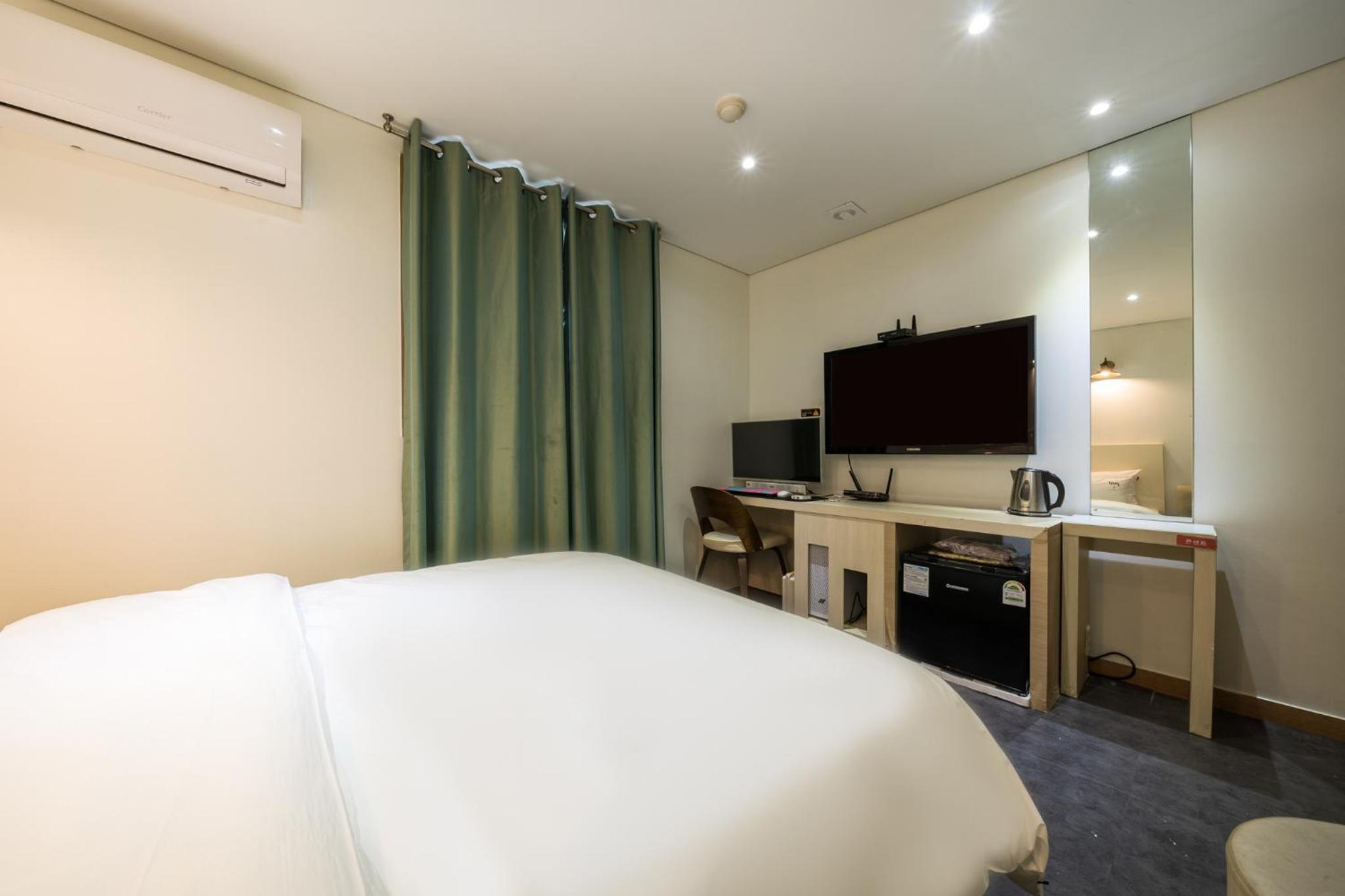 Deluxe Double Room - Photo 8