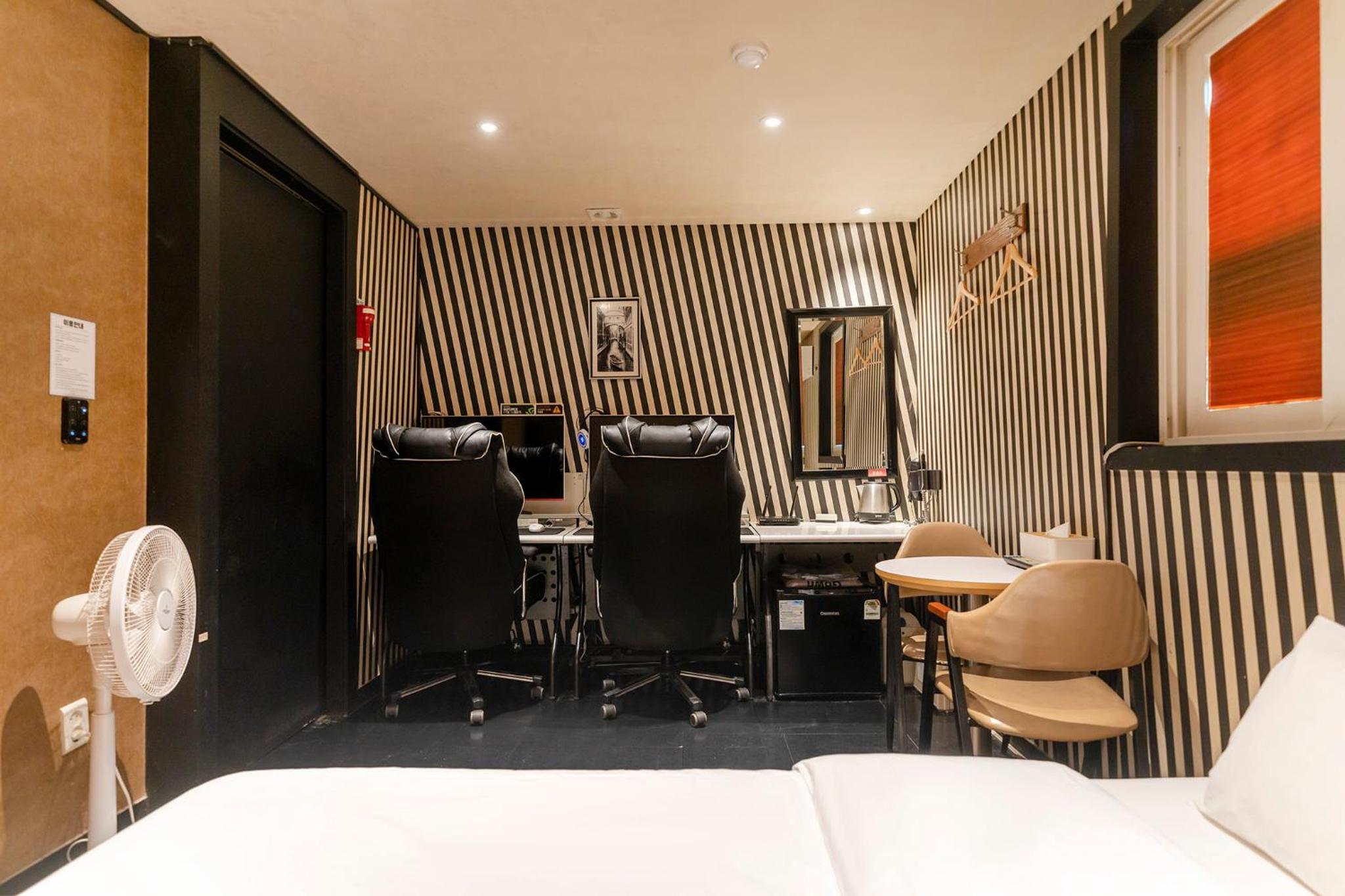 Premium Double Room - Photo 7