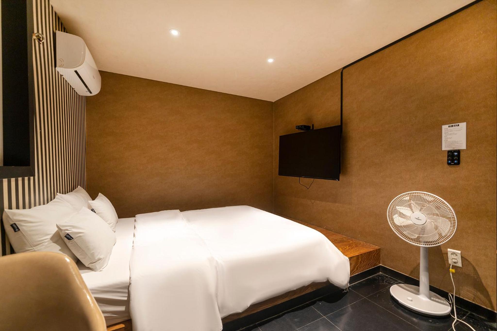 Premium Double Room - Photo 6