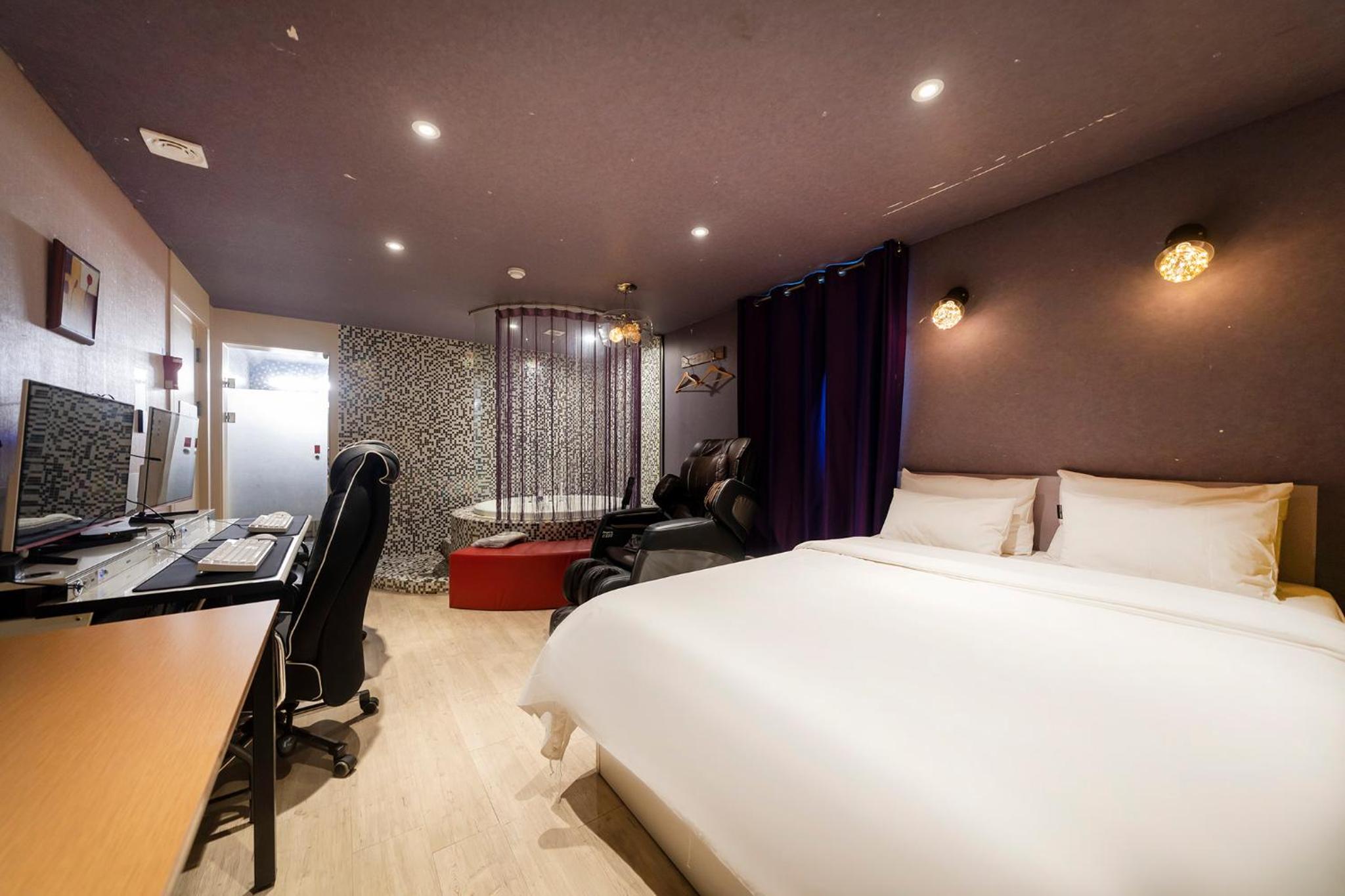 Premium Suite - Photo 1