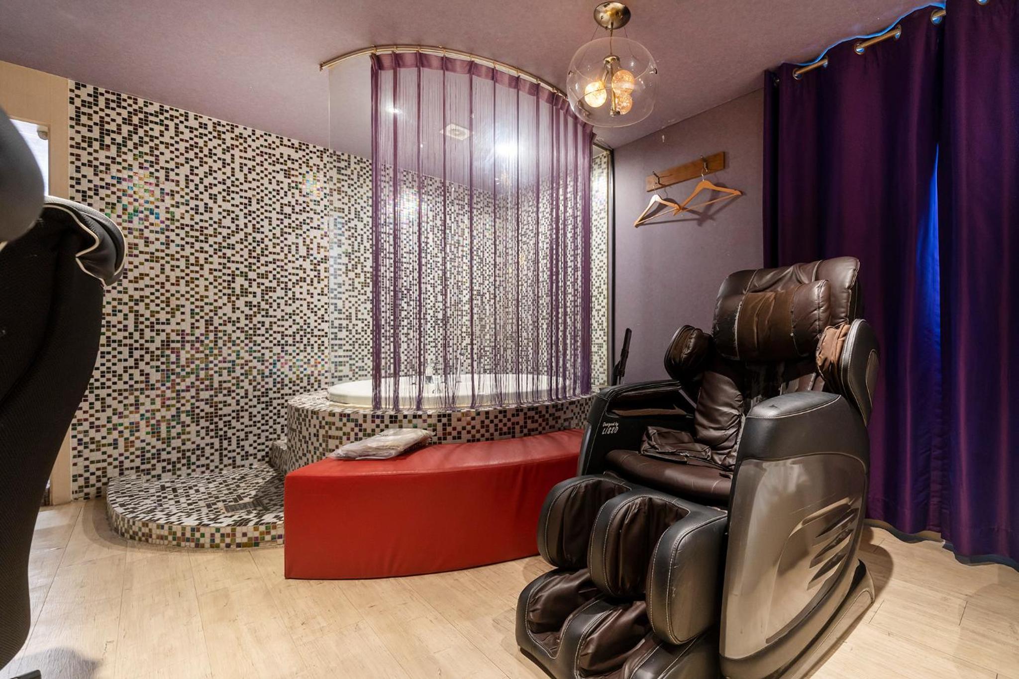 Premium Suite - Photo 14