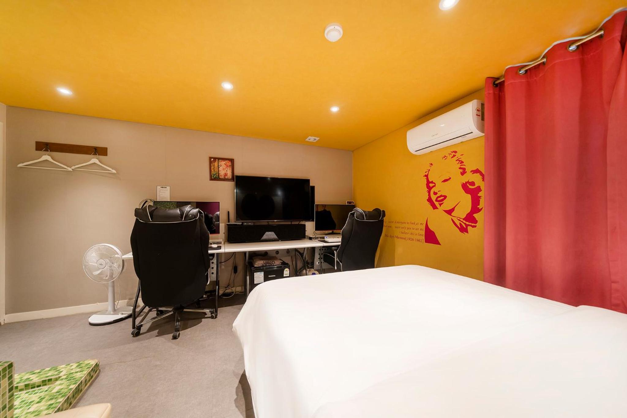 Premium Suite - Photo 16
