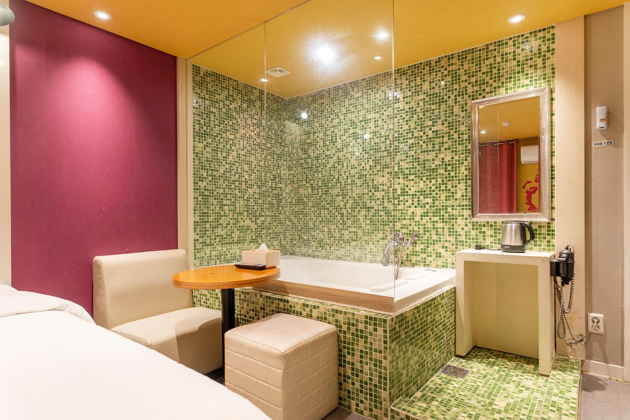 Premium Suite - Photo 18