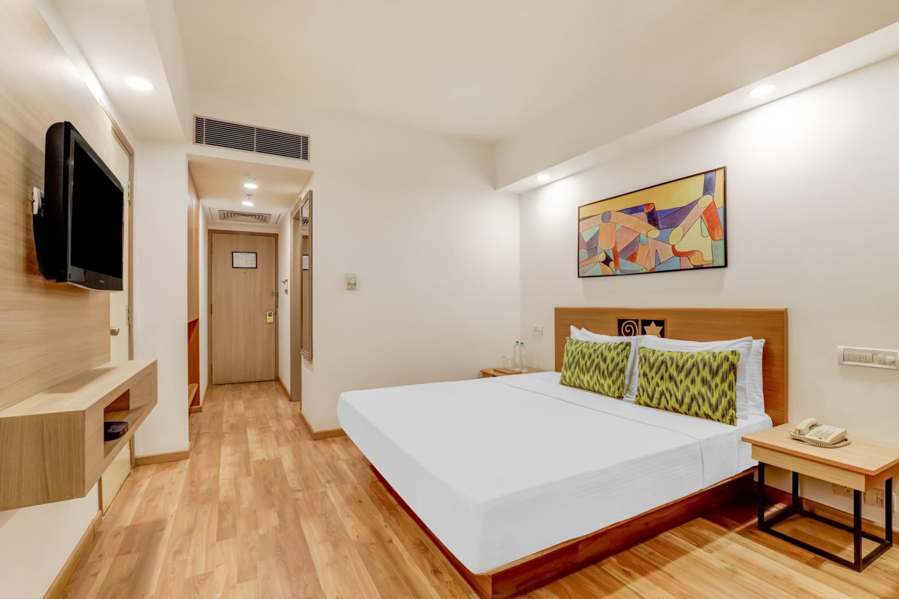 Deluxe King Room - Photo 6