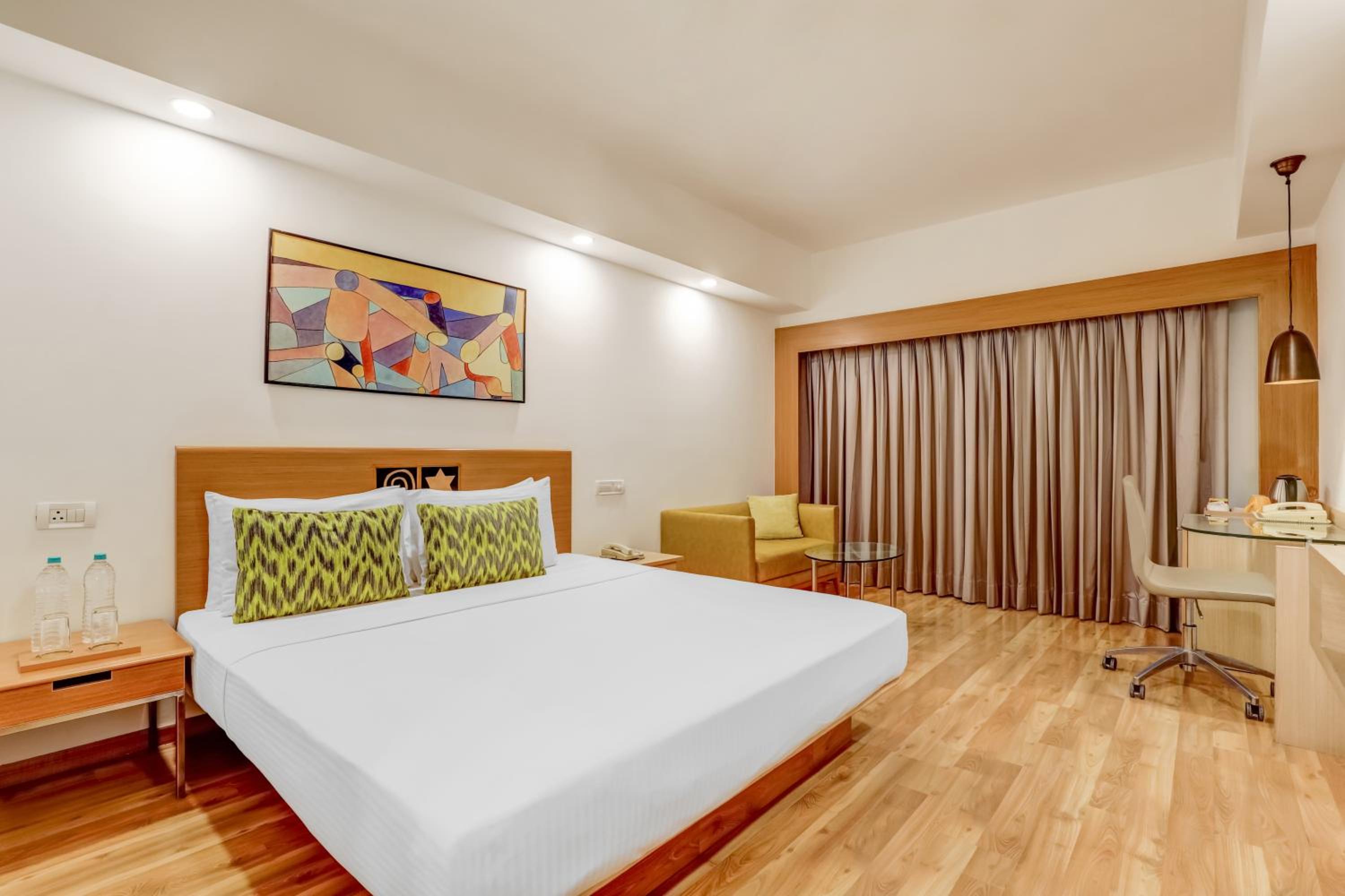 Deluxe King Room - Photo 5