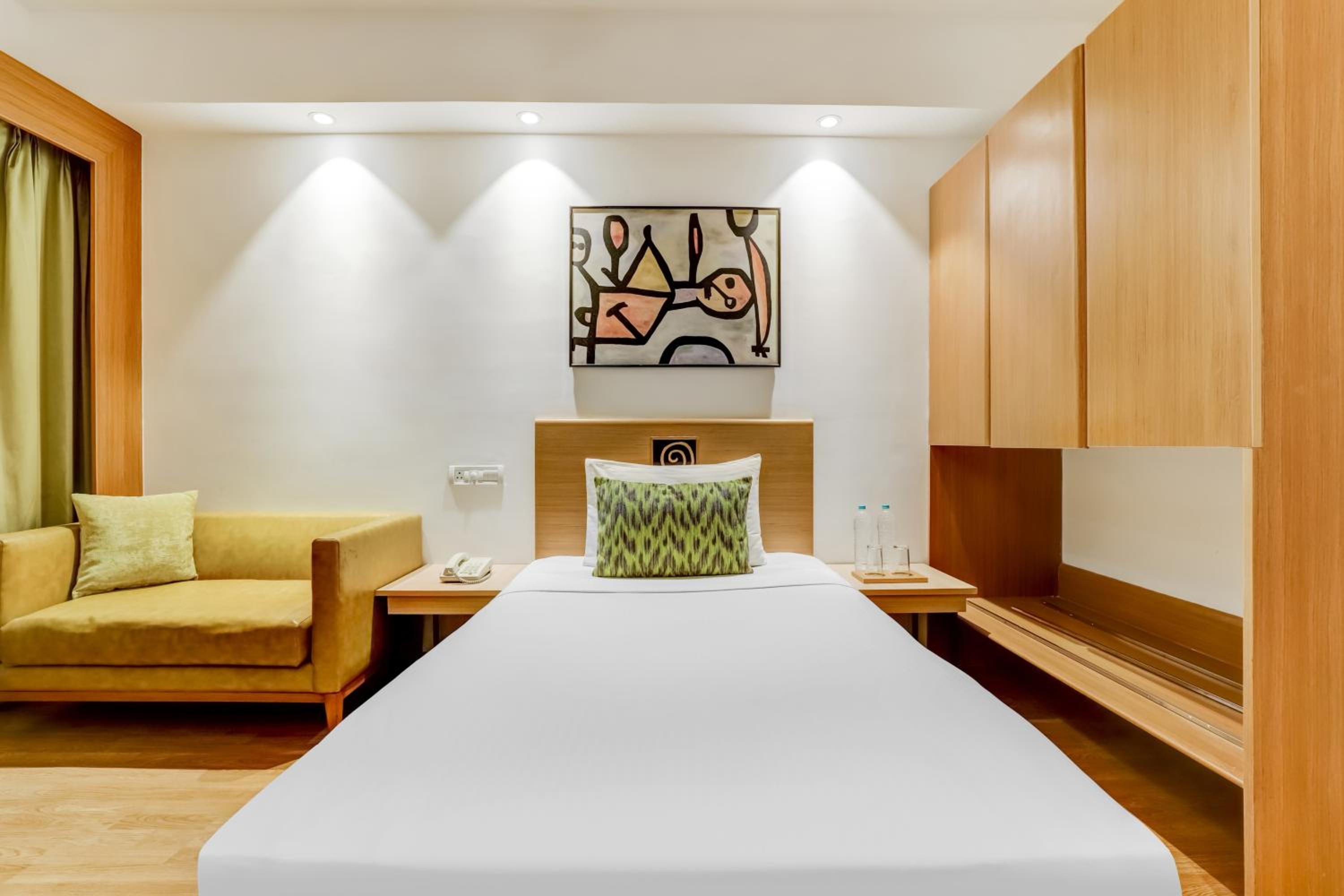 Business Double Room - Photo 3