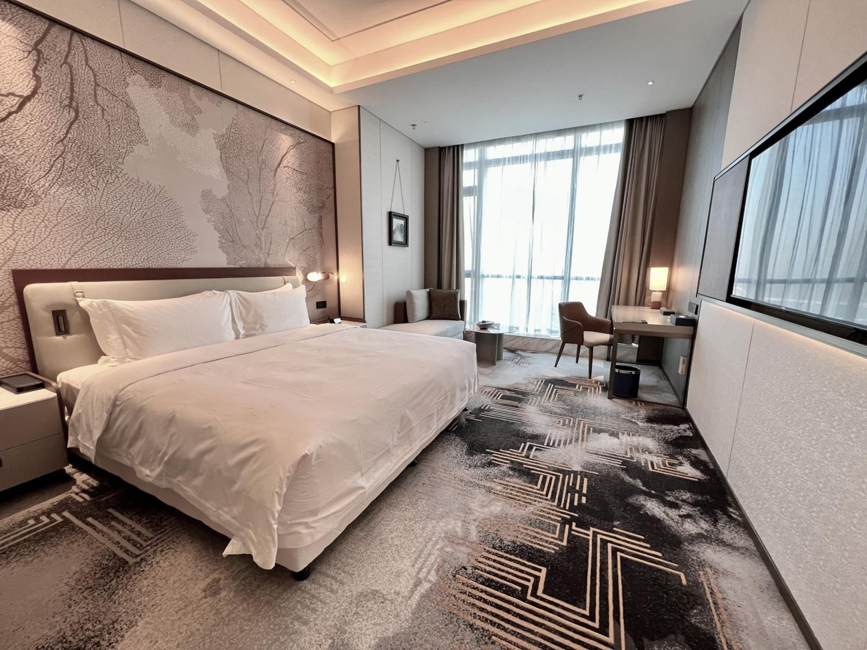 Deluxe King Room photo 1