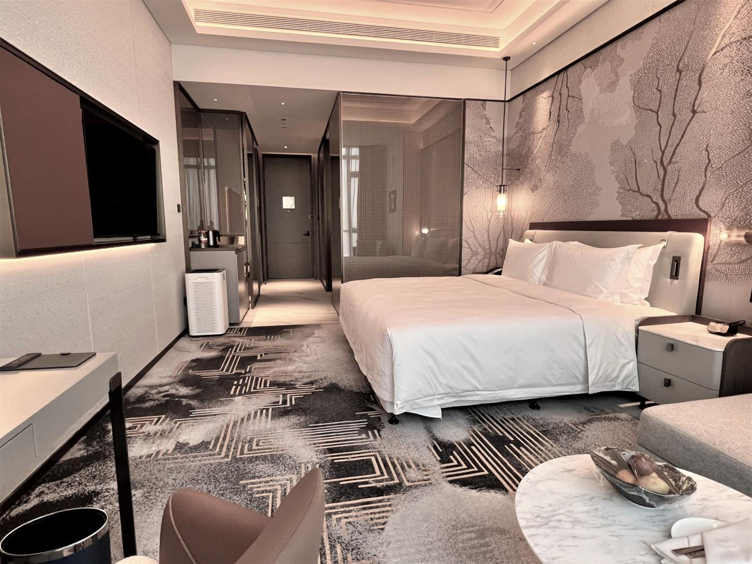 Deluxe King Room photo 2