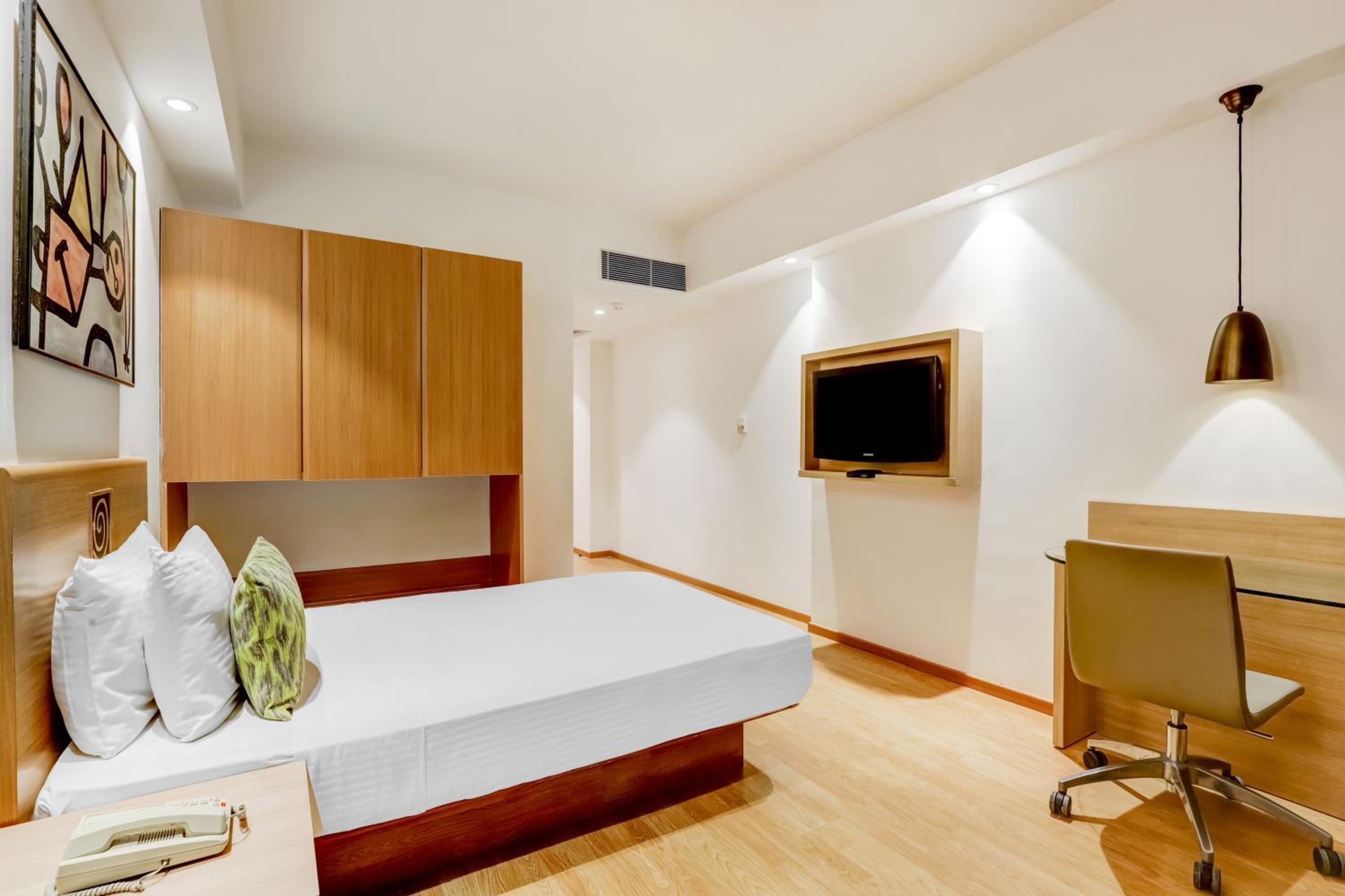 Business Double Room - Photo 4