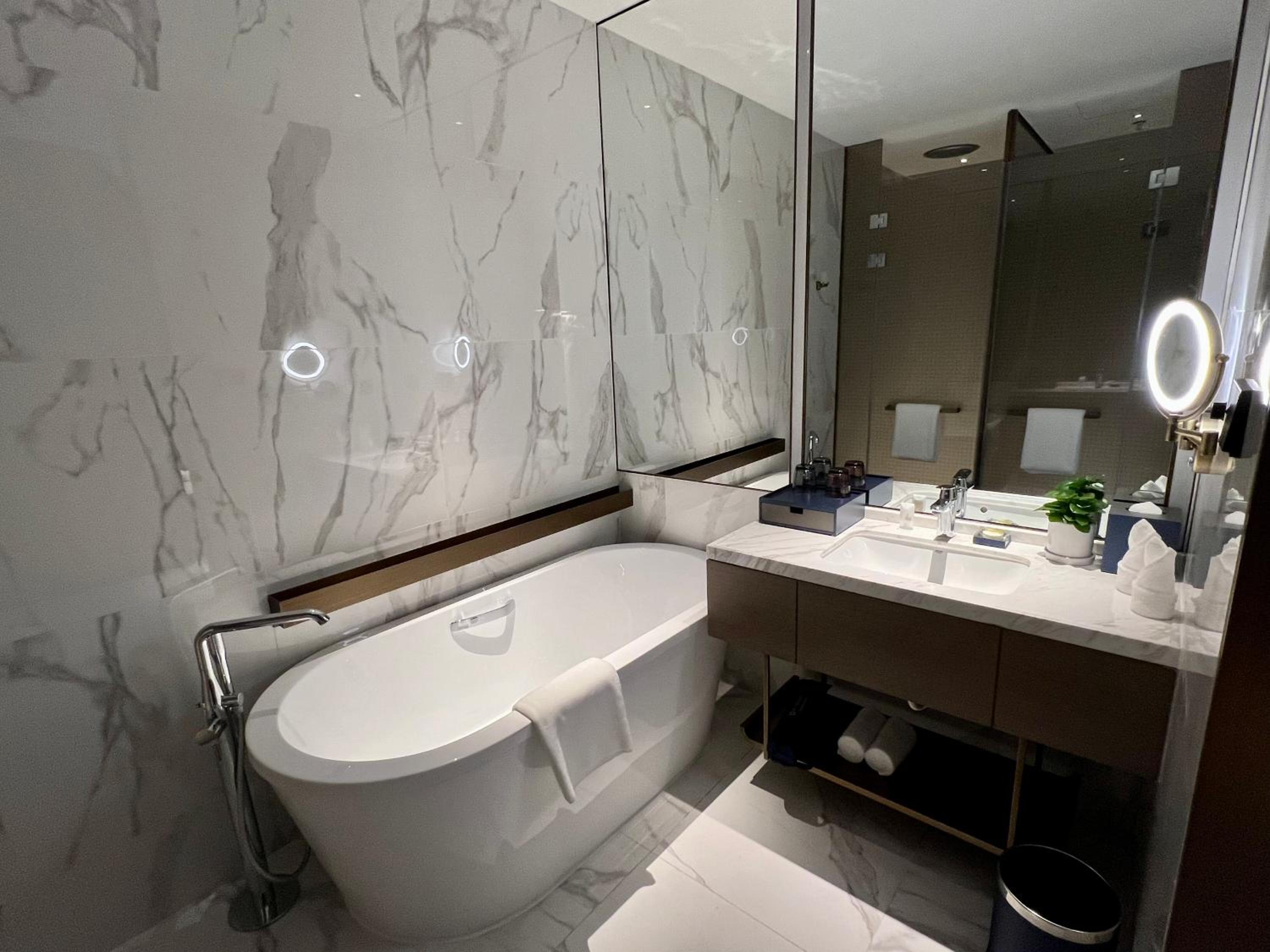 Deluxe King Room photo 3