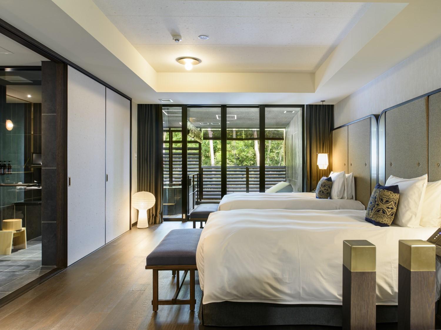 Premium Corner Suite with Open-Air Bath photo 3