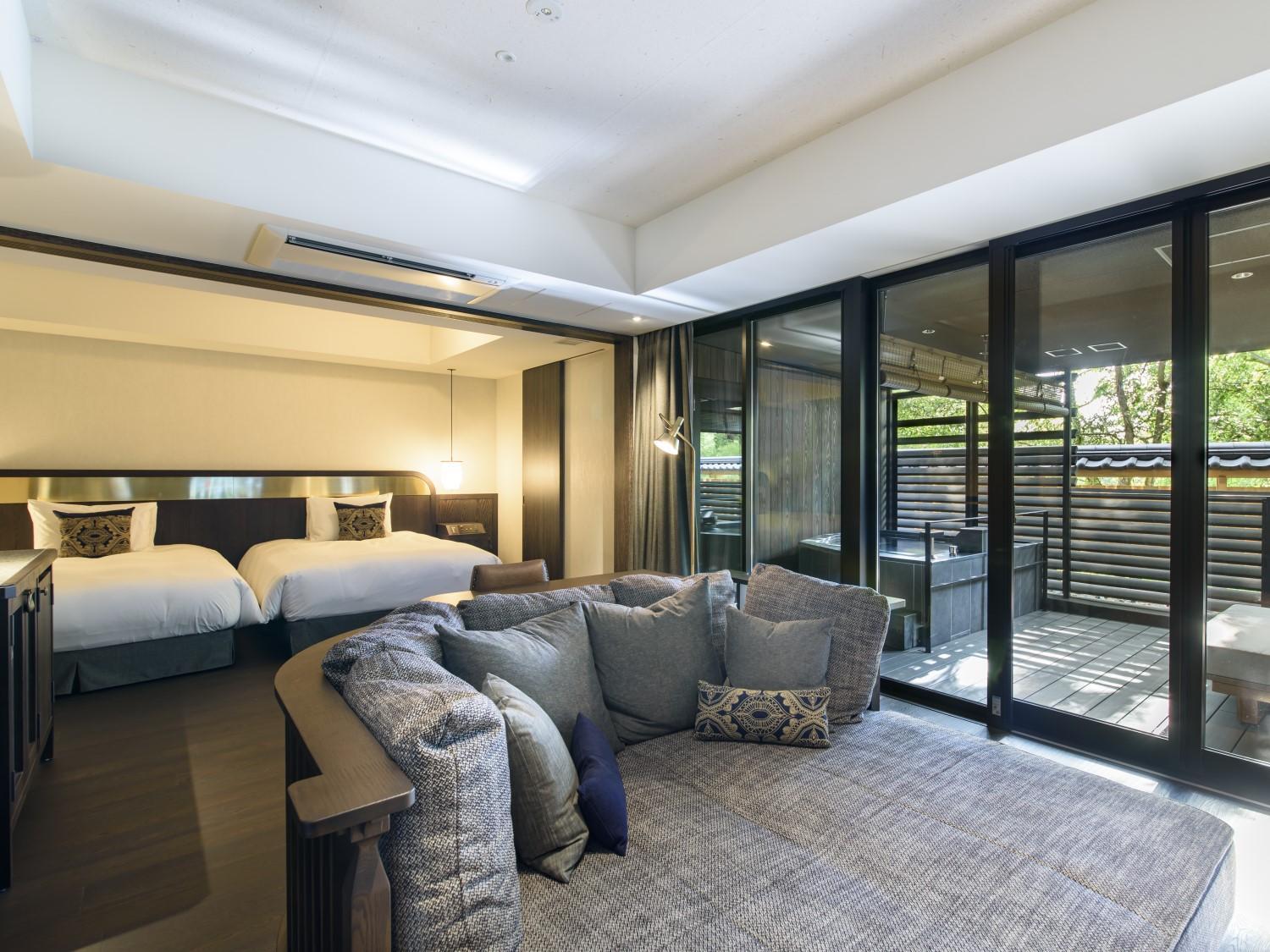 Premium Corner Suite with Open-Air Bath photo 2