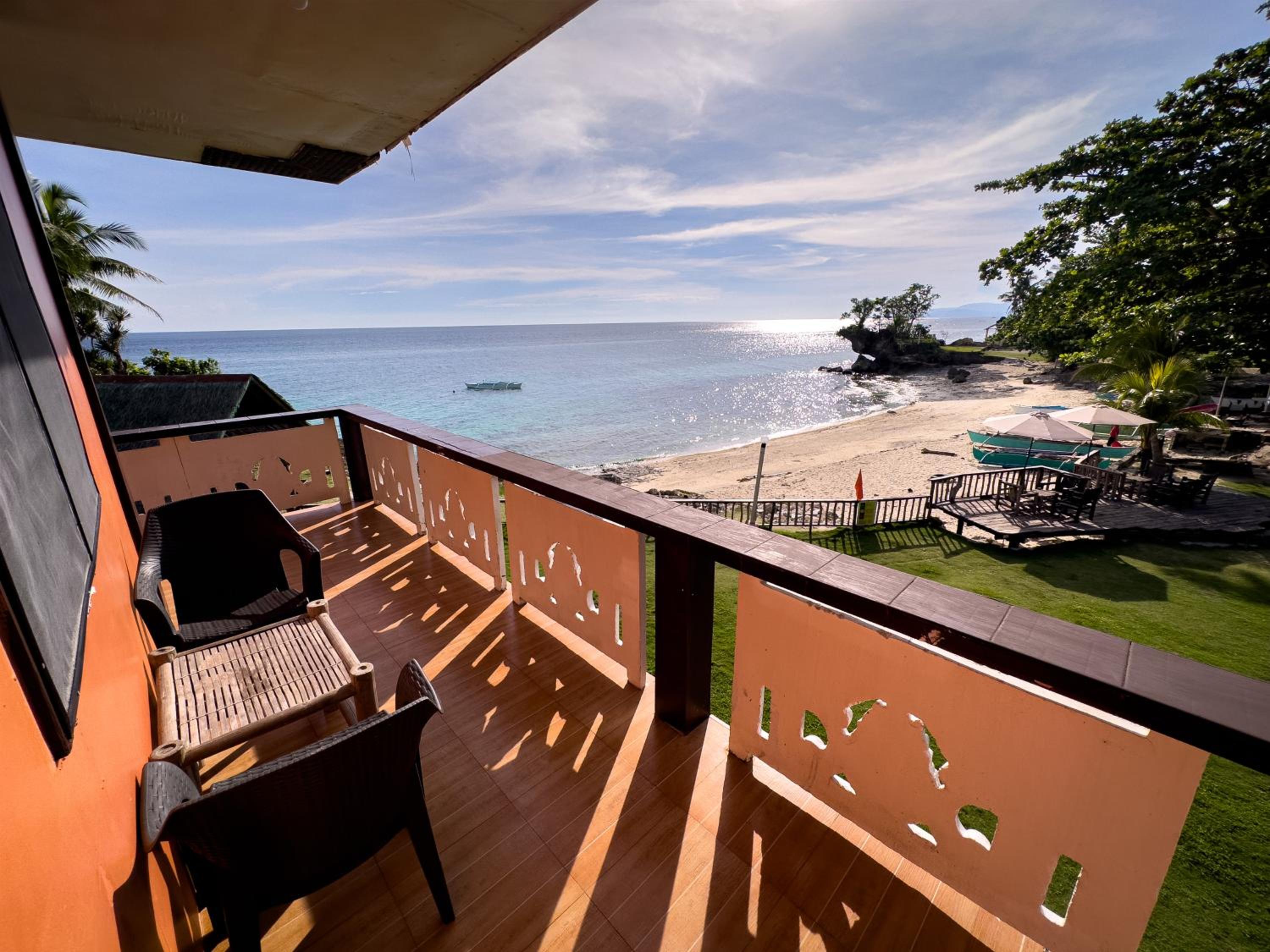 Queen Room with Sea View - Photo 2