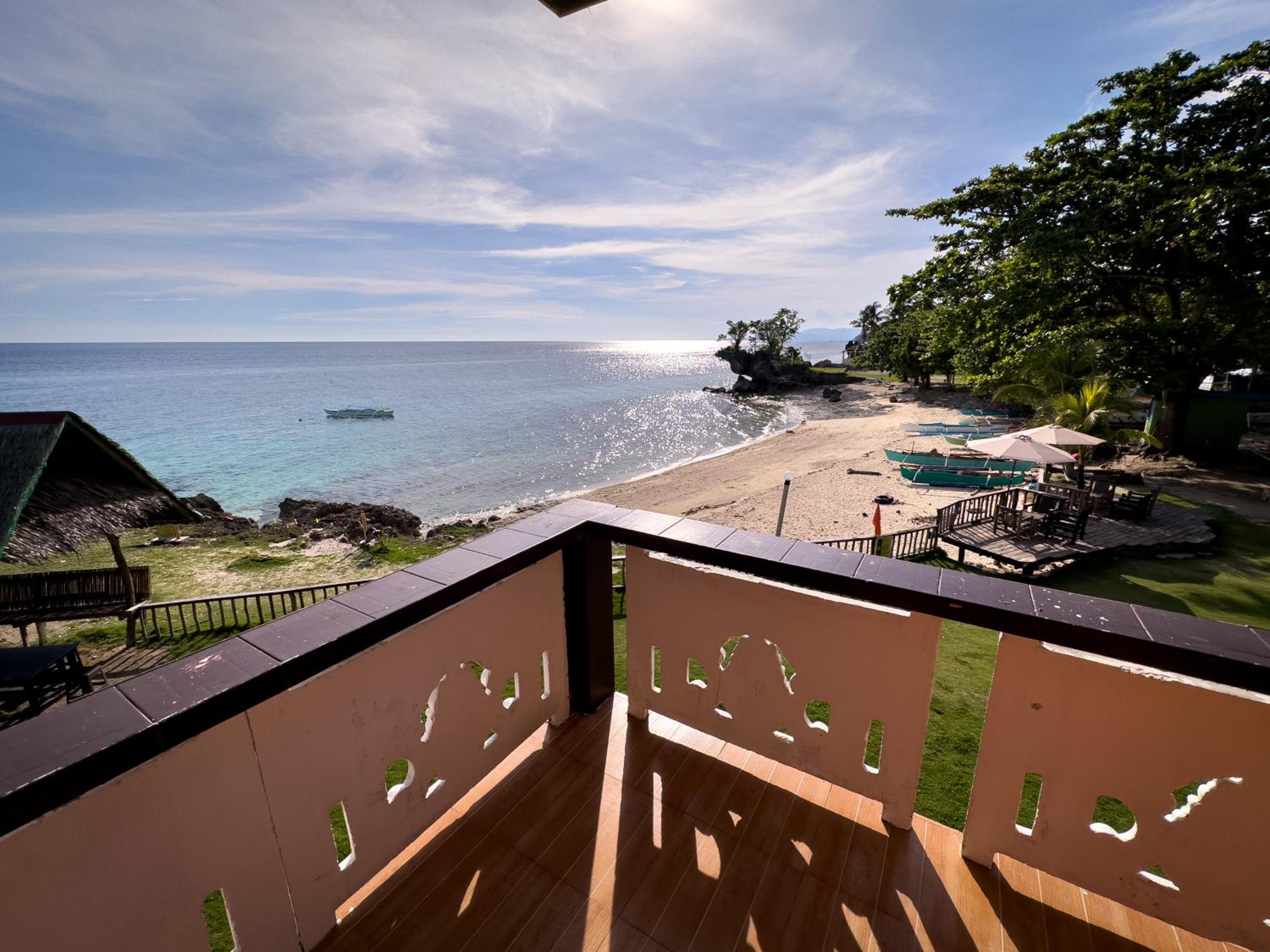 Queen Room with Sea View - Photo 6