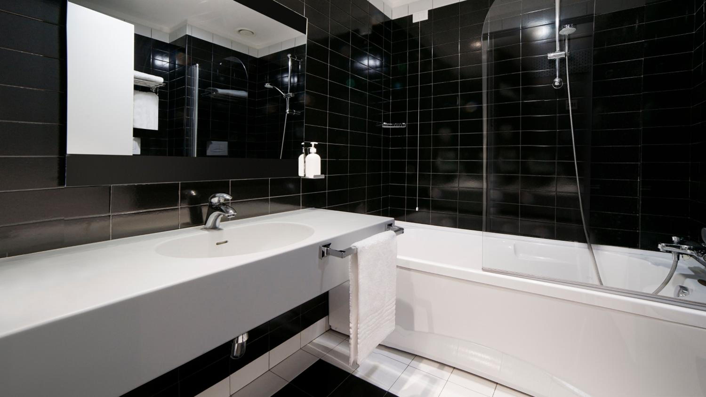 Standard Double Room with Balcony - Photo 3