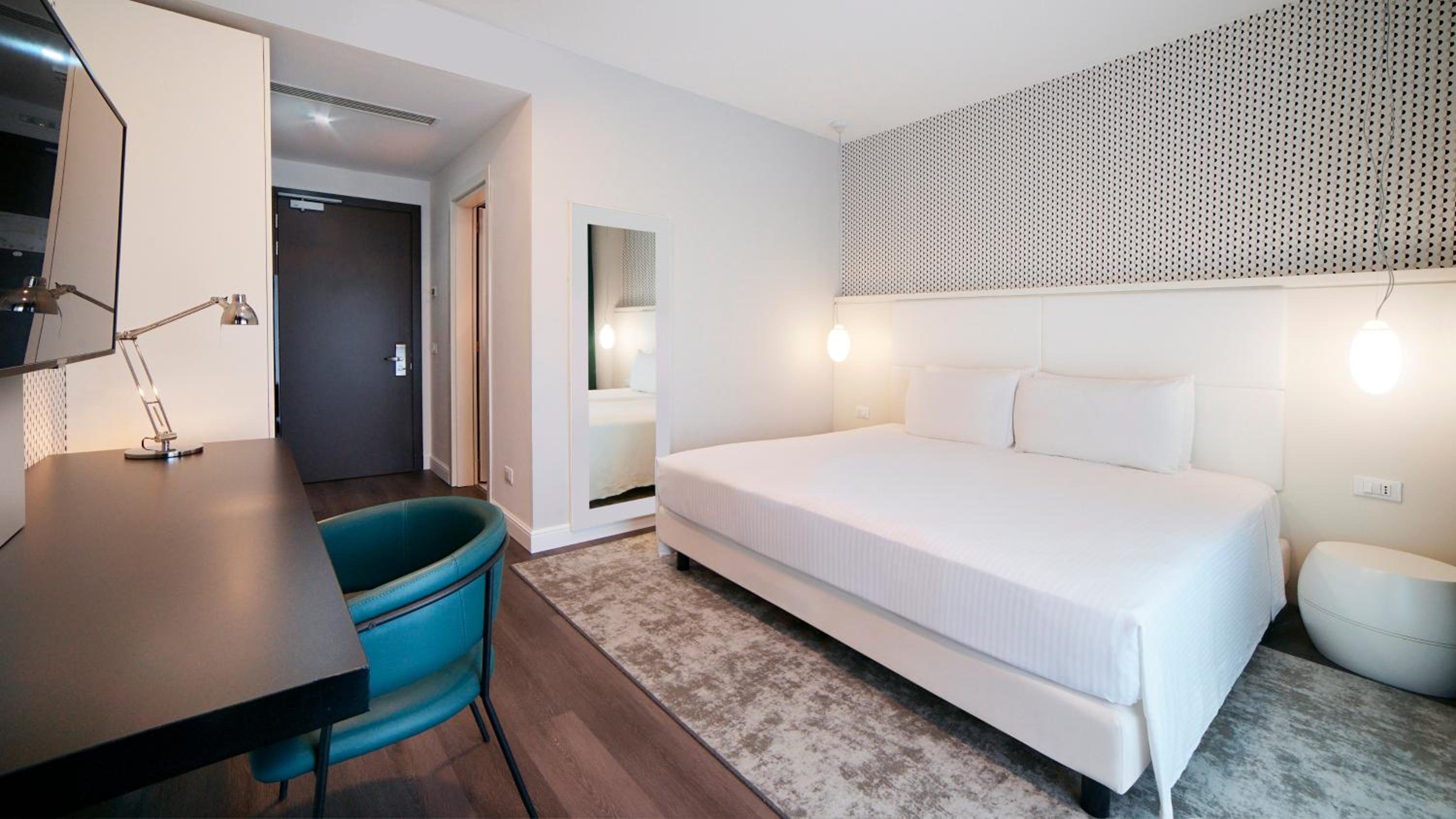 Standard Double Room with Sofa Bed and Balcony - Photo 3