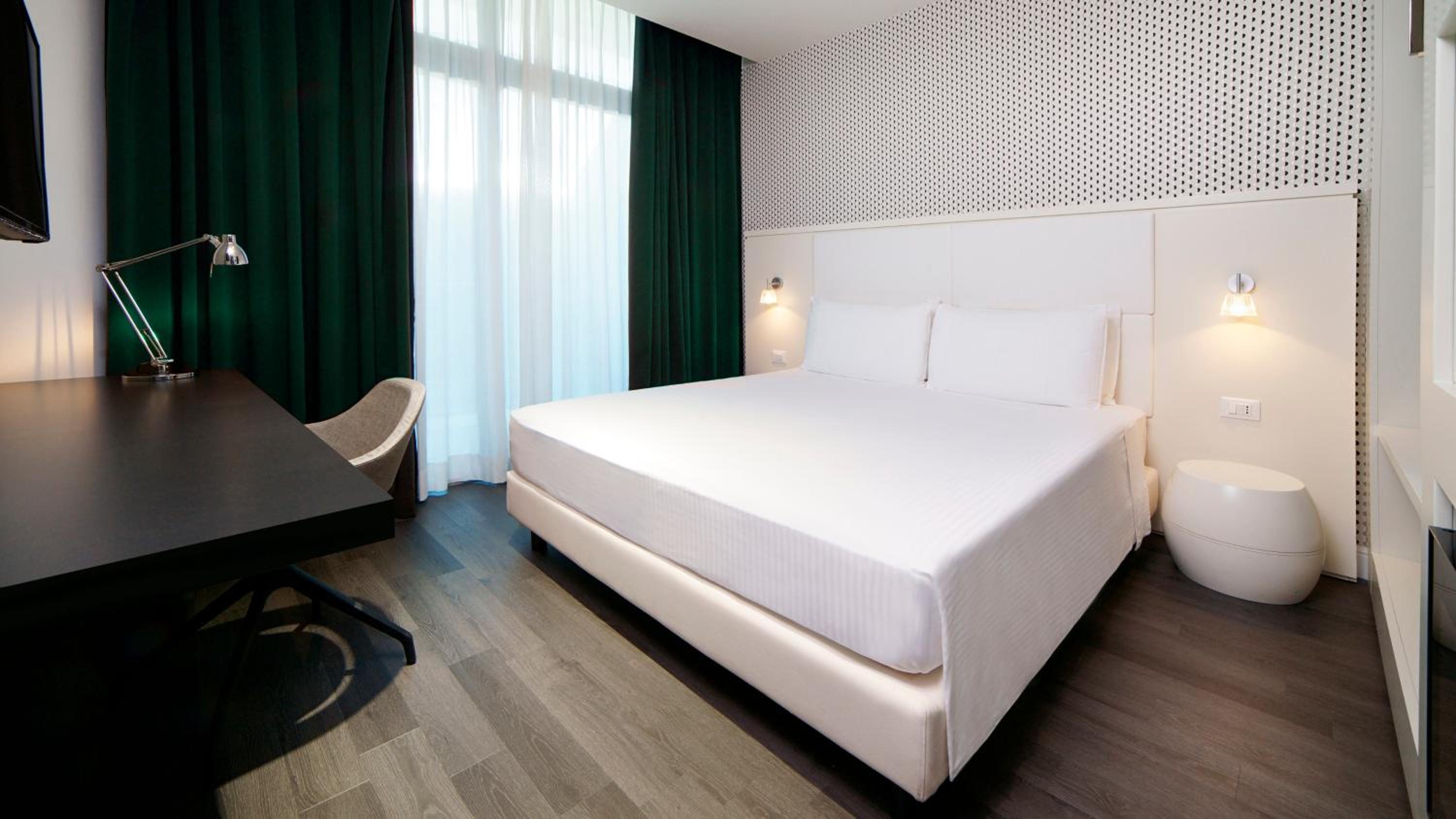 Standard King Room with Volcano View - Photo 1