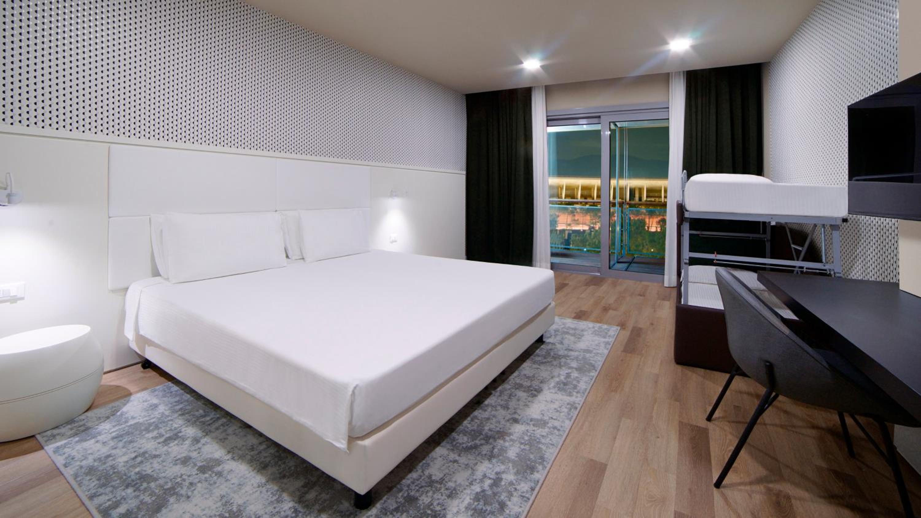 Premium King Room with Sofa Bed and Square View - Photo 1