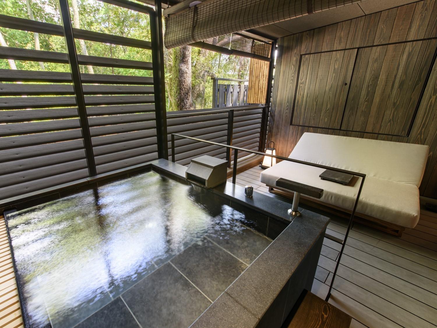 Premium Corner Suite with Open-Air Bath photo 3