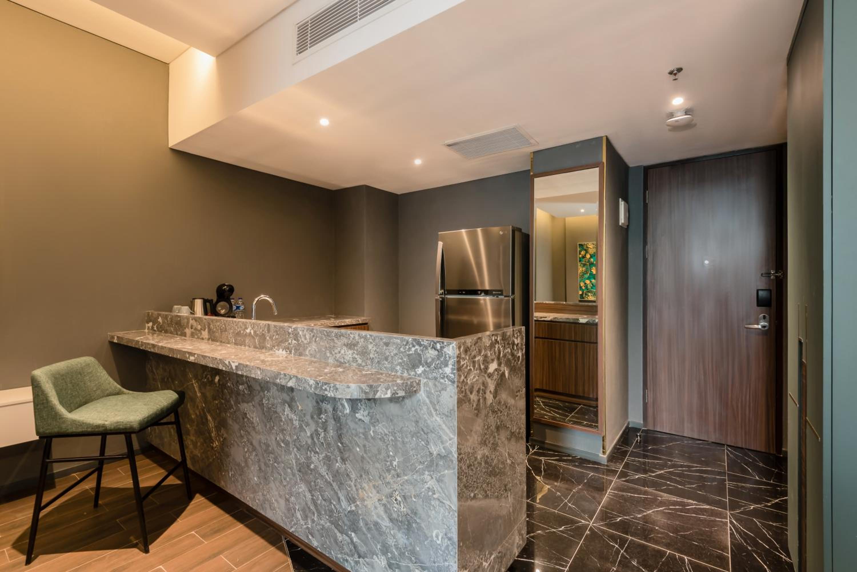 Ashley Room - Photo 5