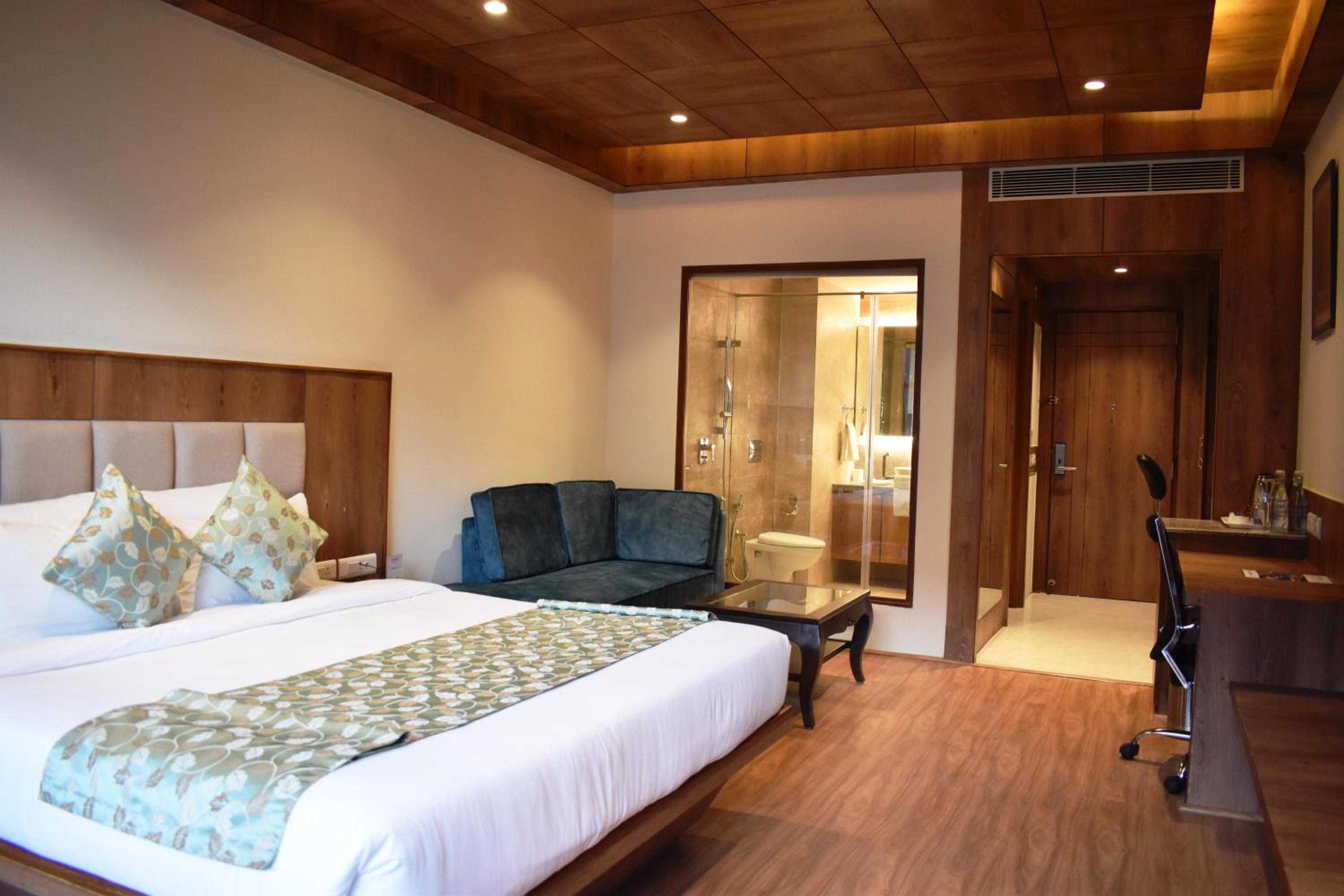 Club Room Valley View with Balcony Club Room Valley View with Balcony