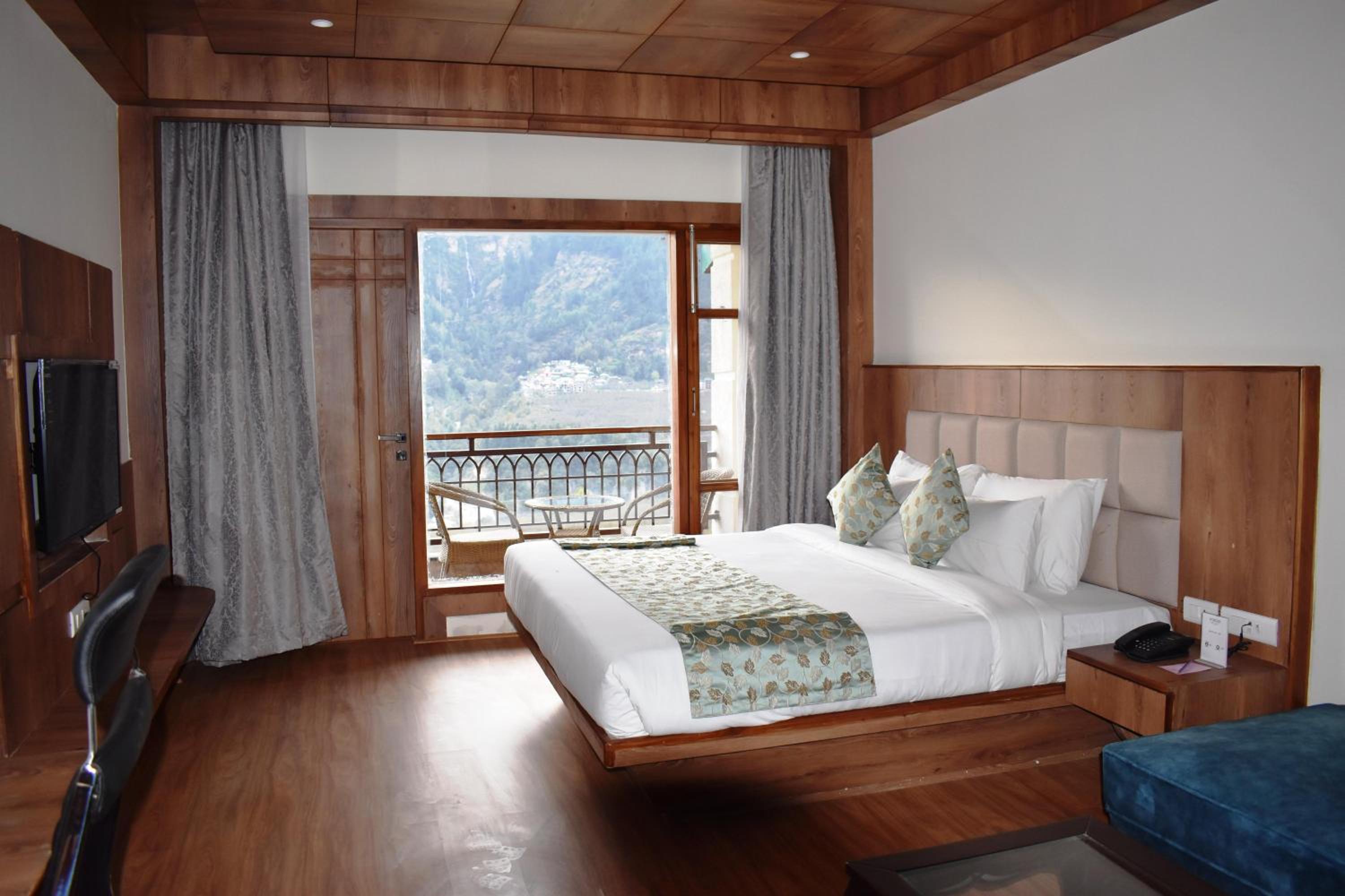 Club Room Valley View with Balcony Club Room Valley View with Balcony
