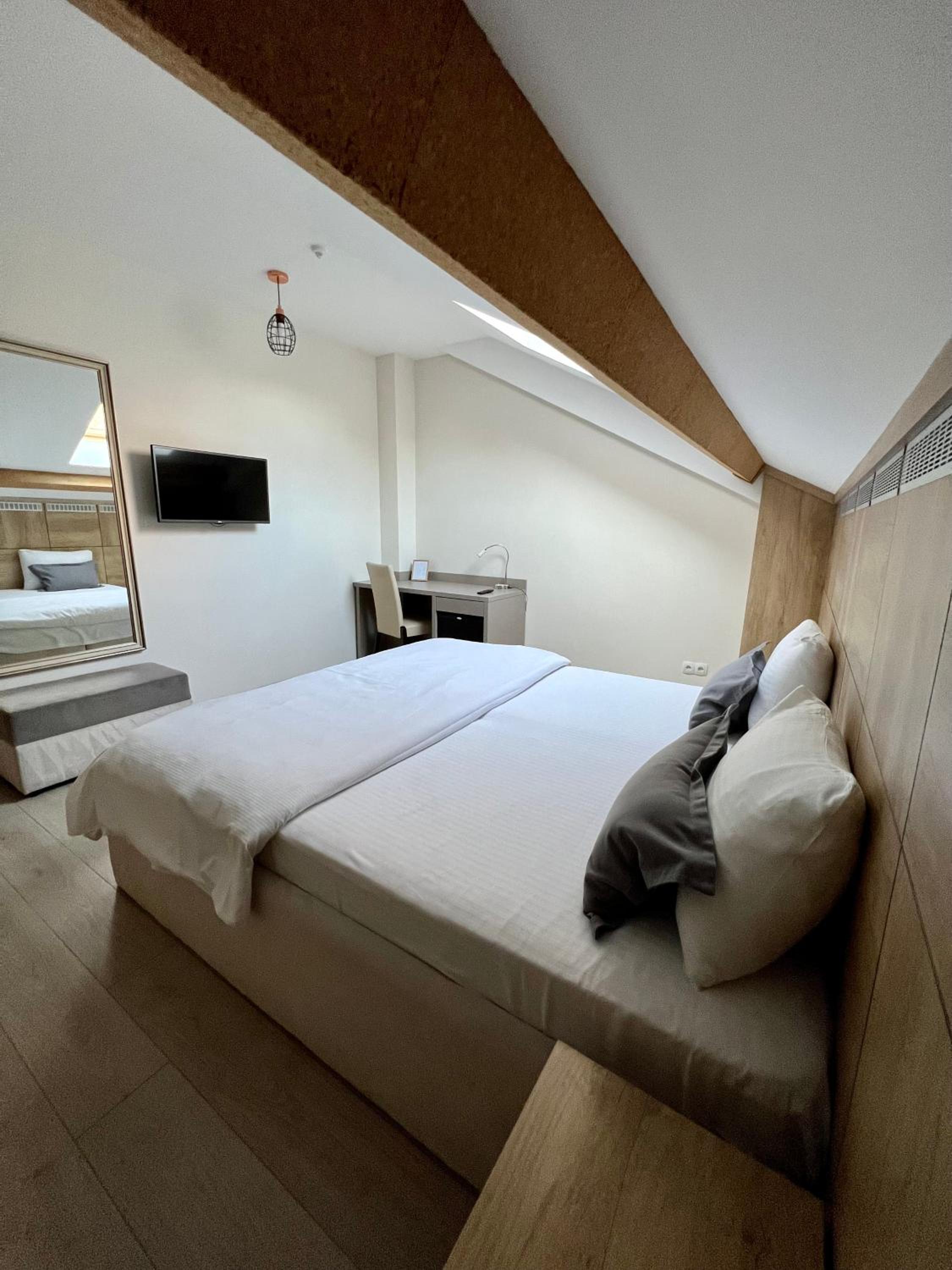 Economy Double Room photo 2