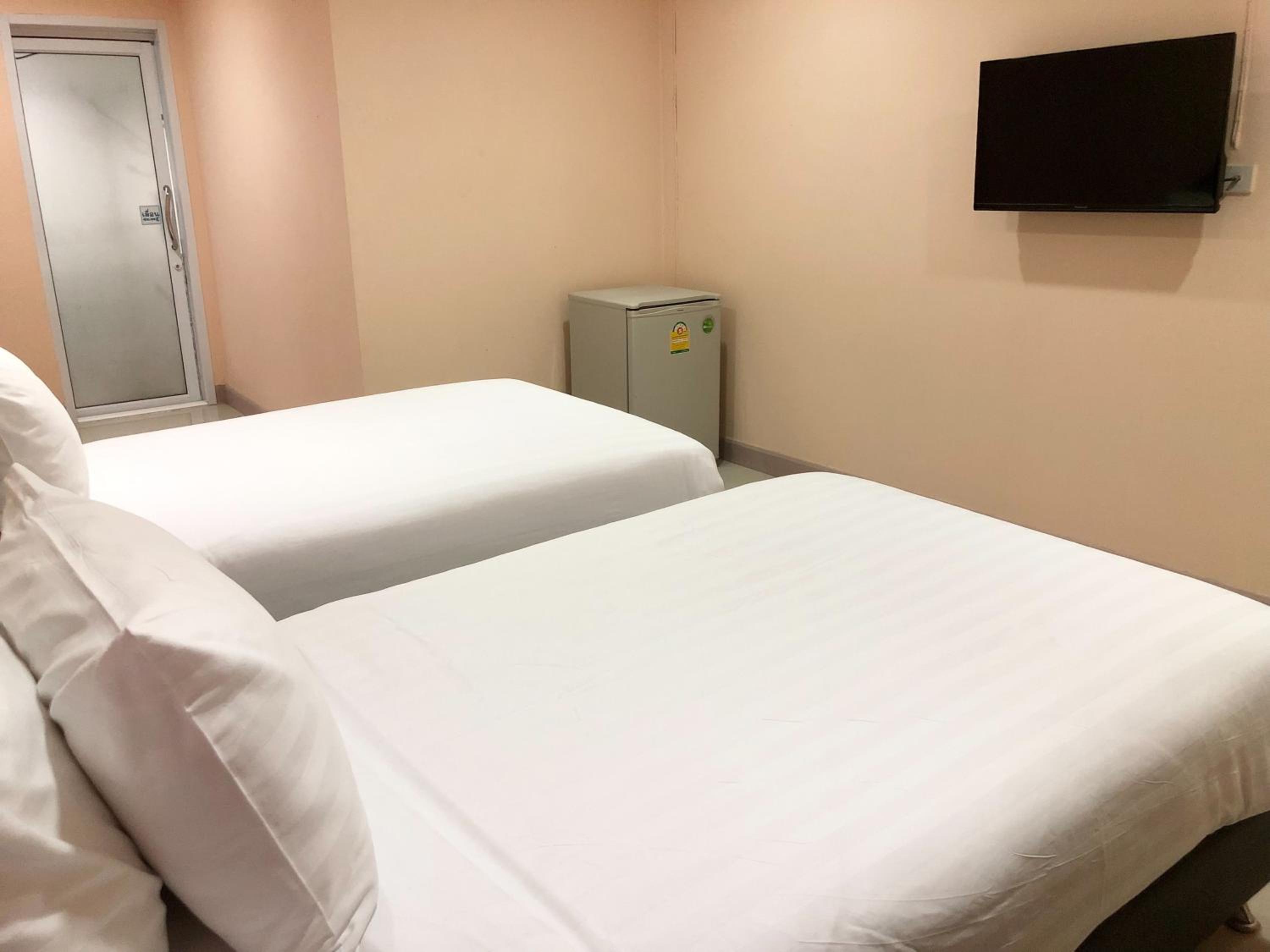 Standard Twin Room - Photo 1
