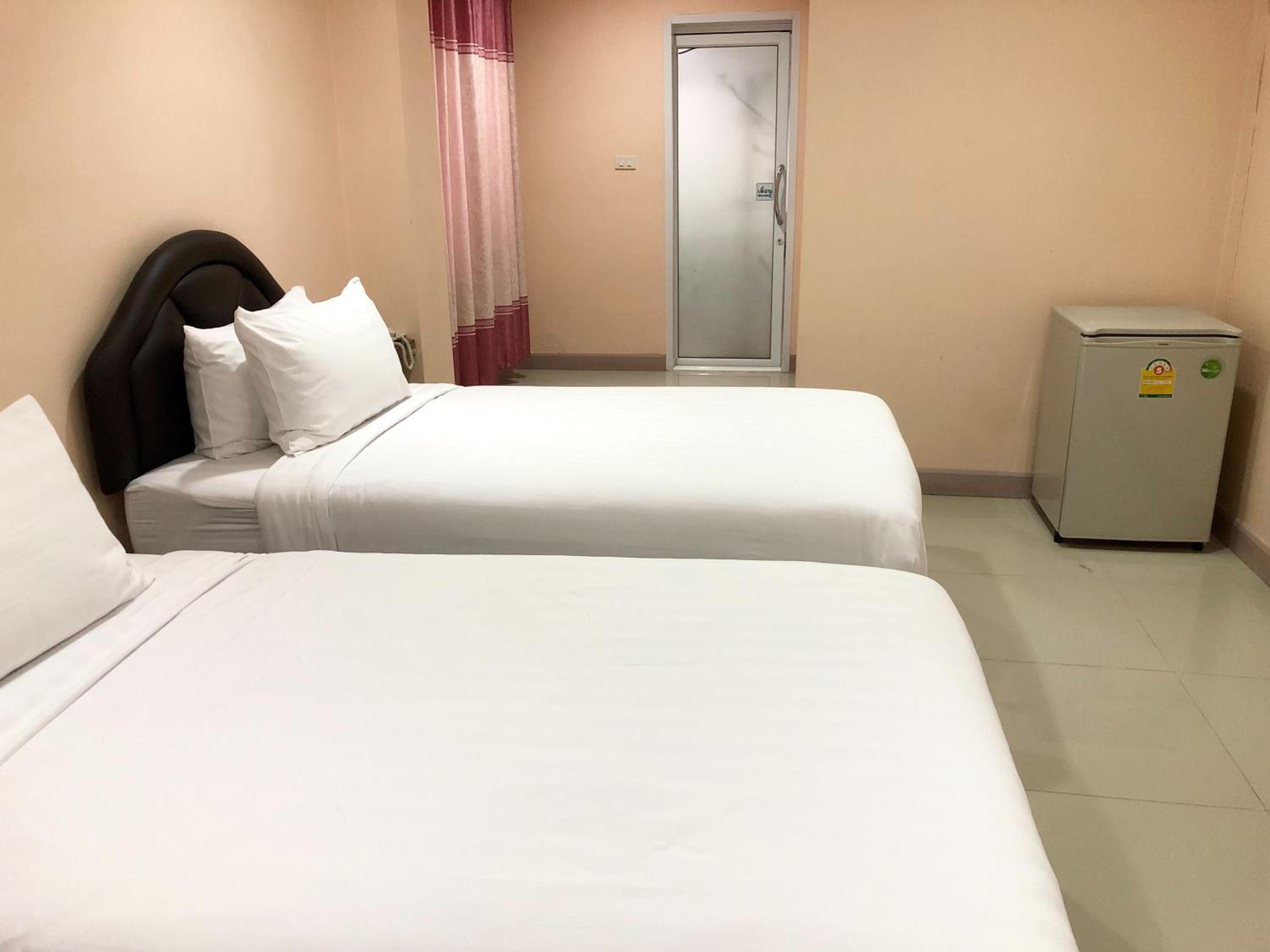 Standard Twin Room - Photo 2
