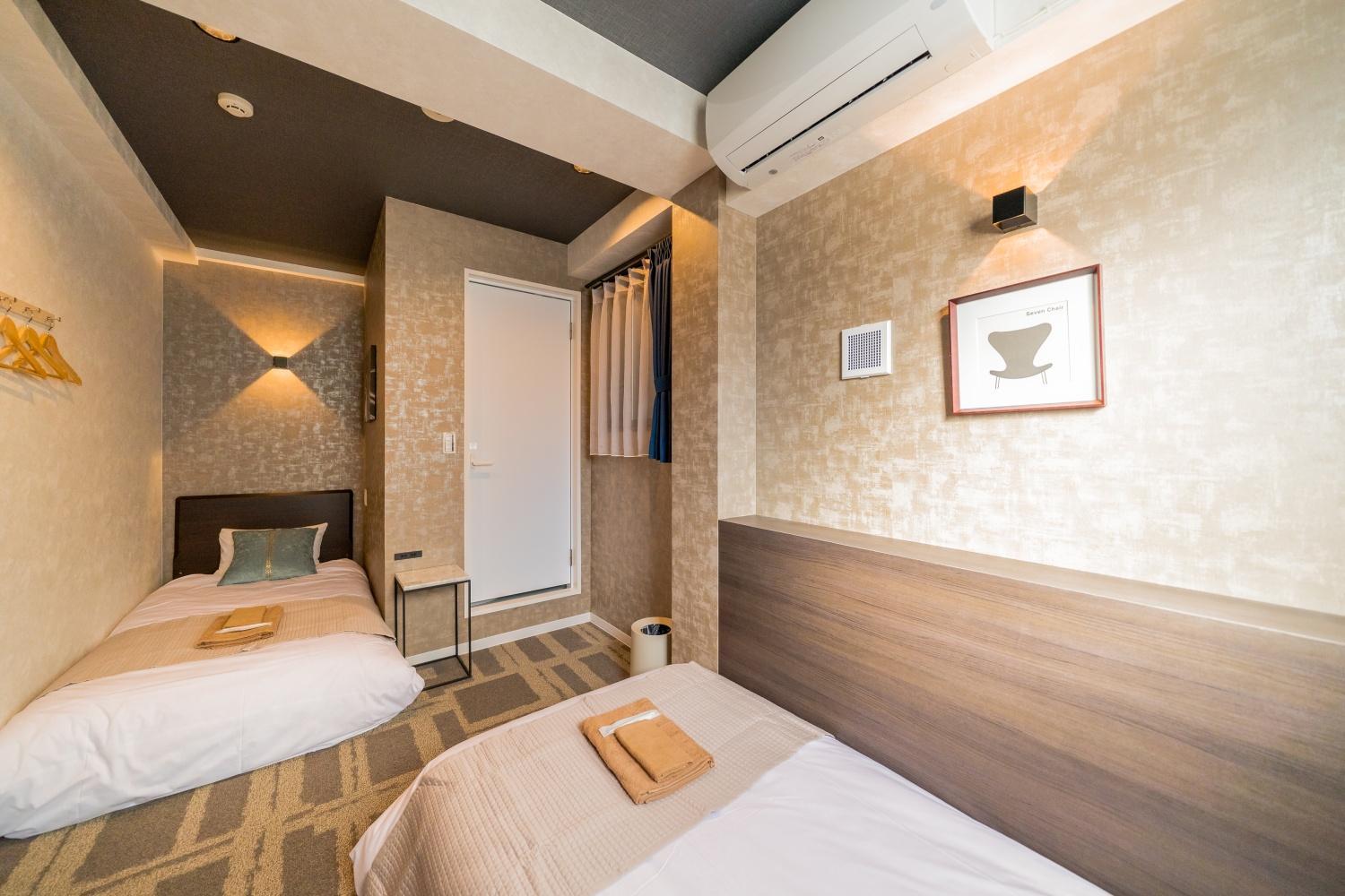 Twin Room with Private Bathroom photo 2