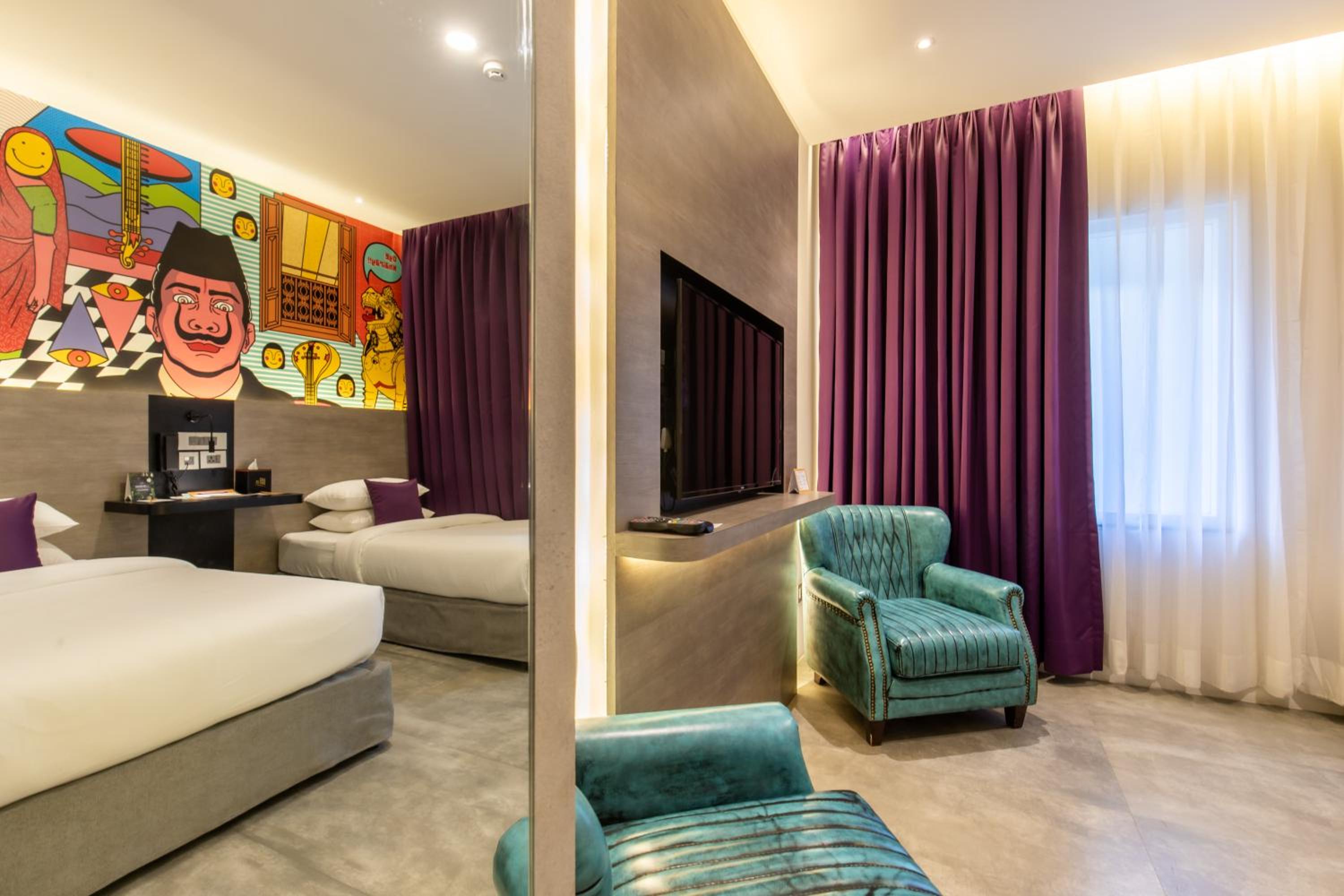 Deluxe Queen Room With Balcony photo 3