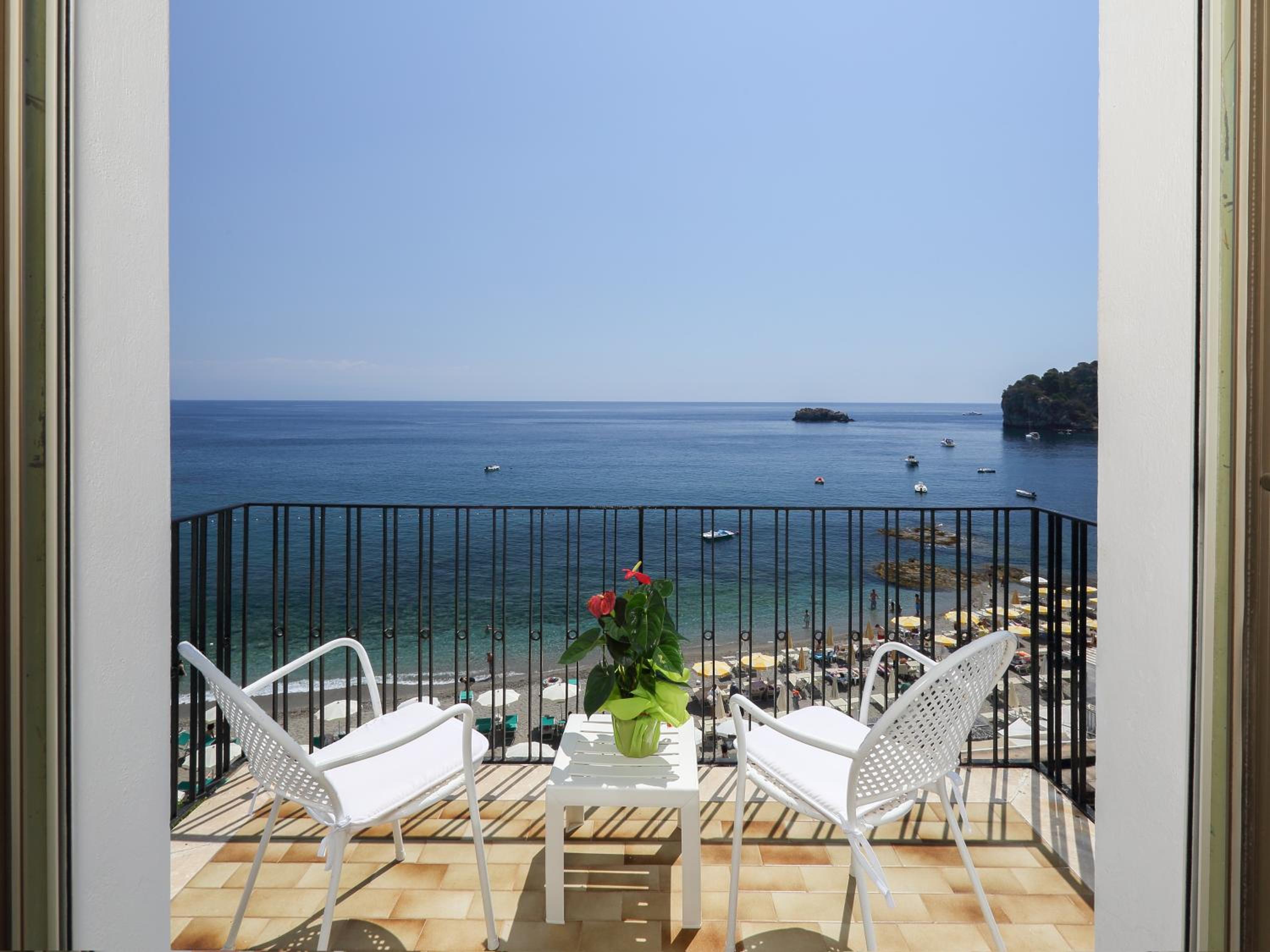 Double or Twin Room with Sea View - Photo 9