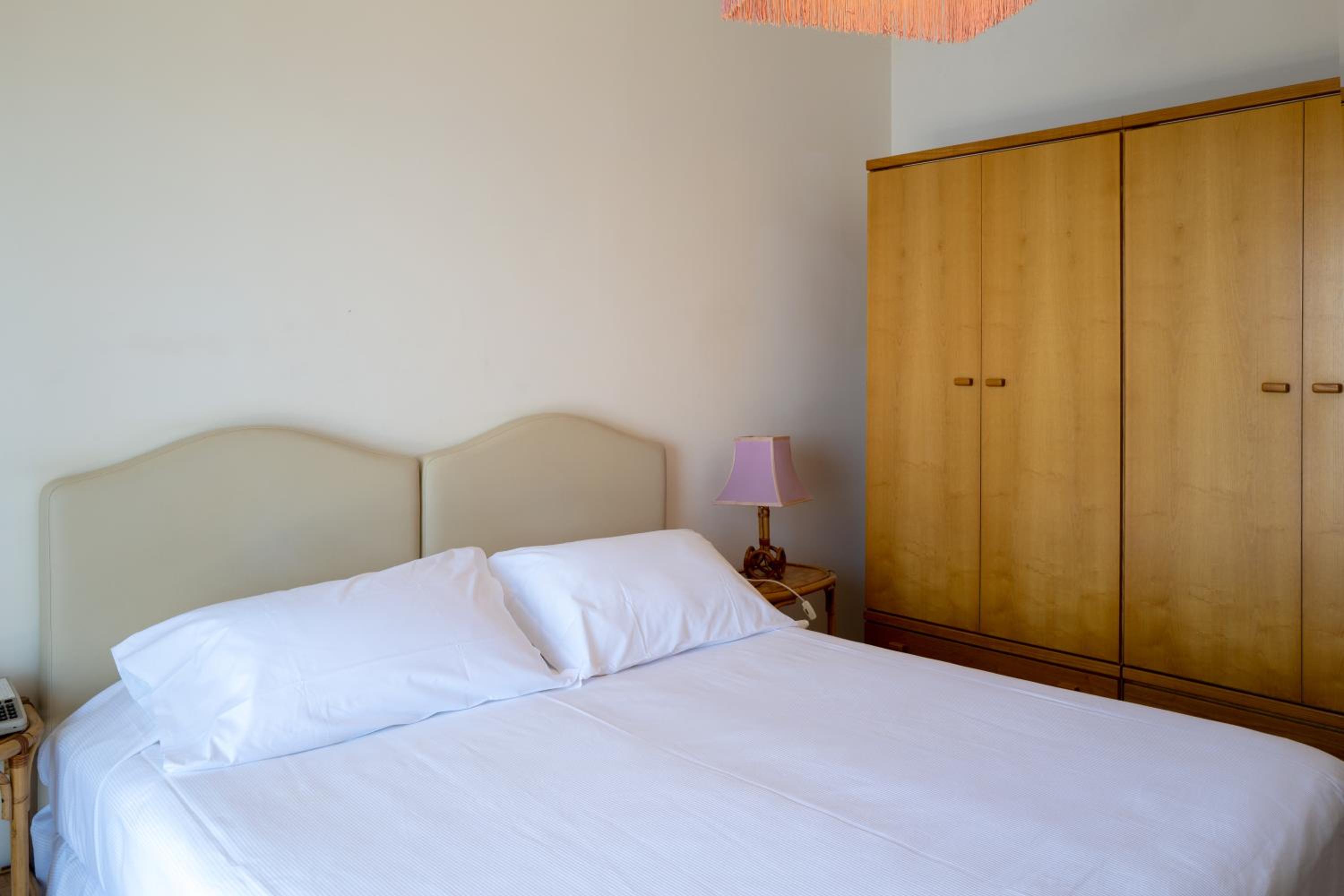 Double or Twin Room with Sea View - Photo 13