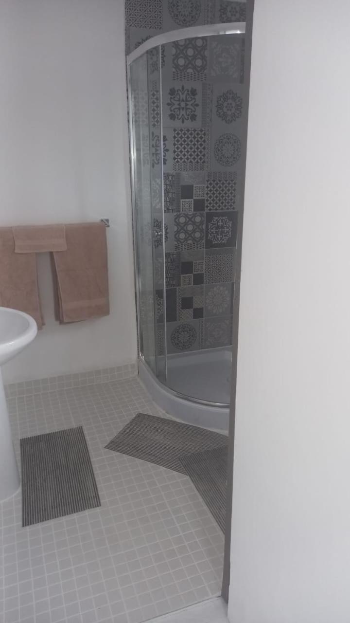 One-Bedroom Apartment - Photo 2