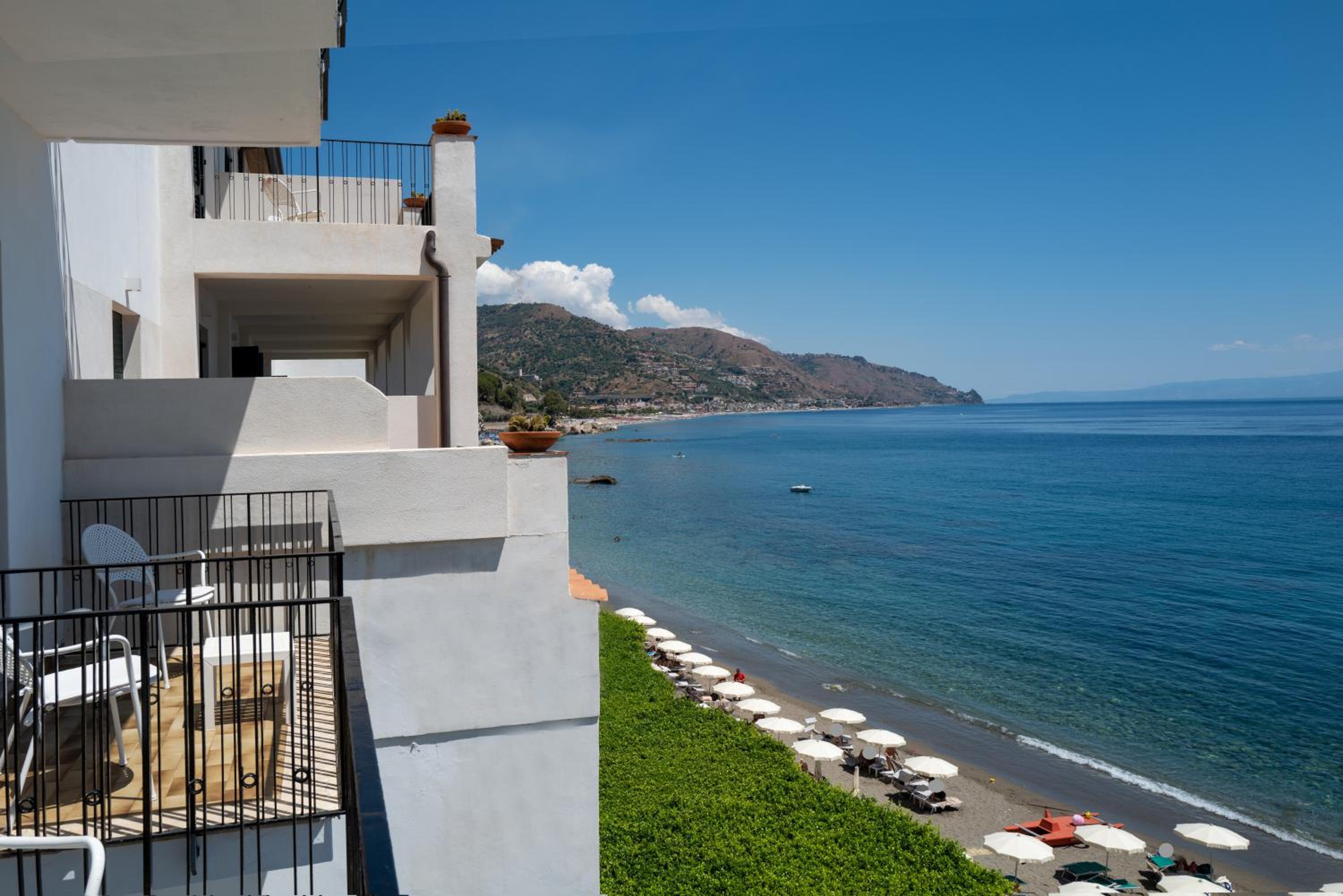 Double or Twin Room with Sea View - Photo 2