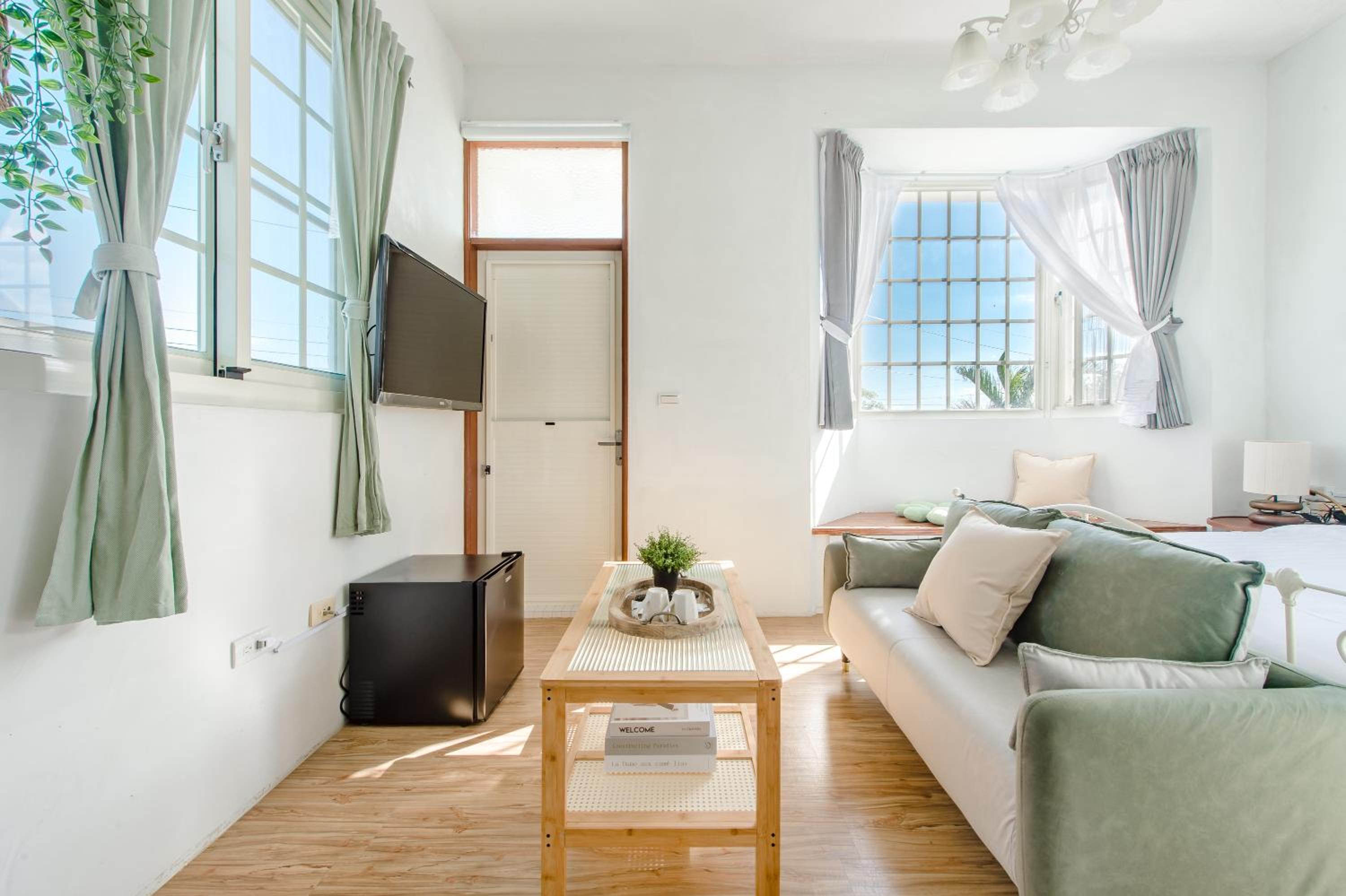 Deluxe Double Room with Balcony photo 2