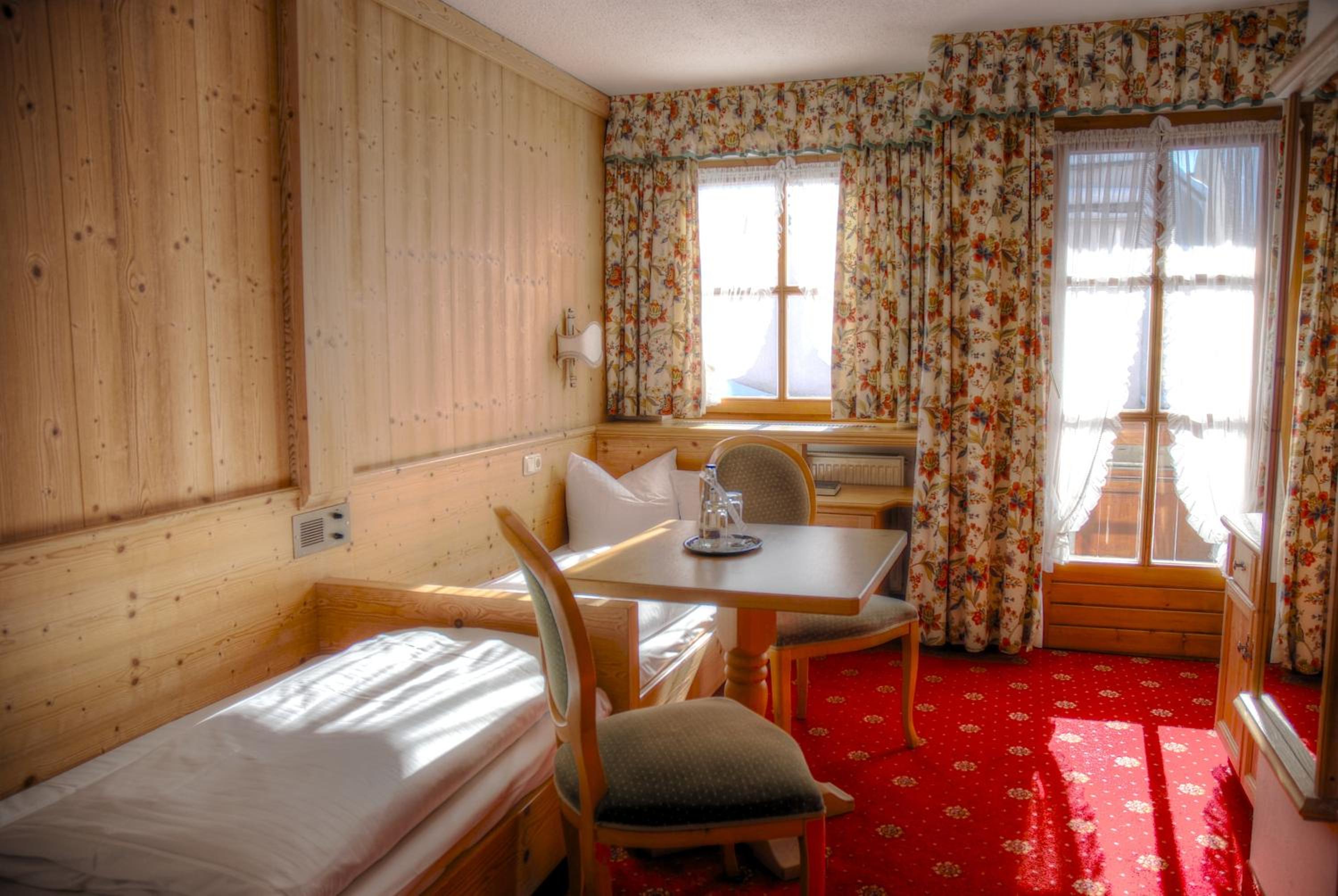 Twin Room - Photo 1