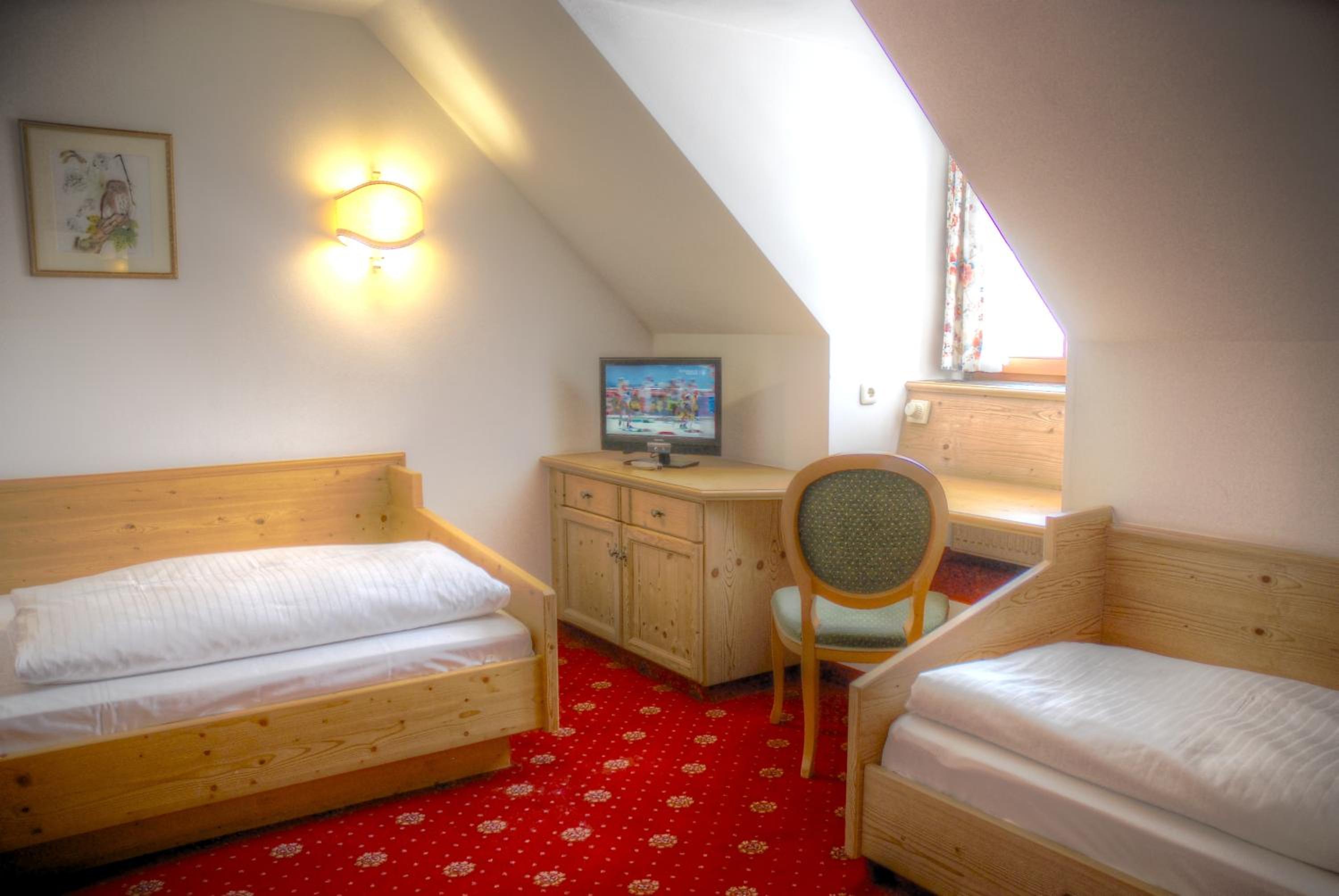 Twin Room - Photo 4