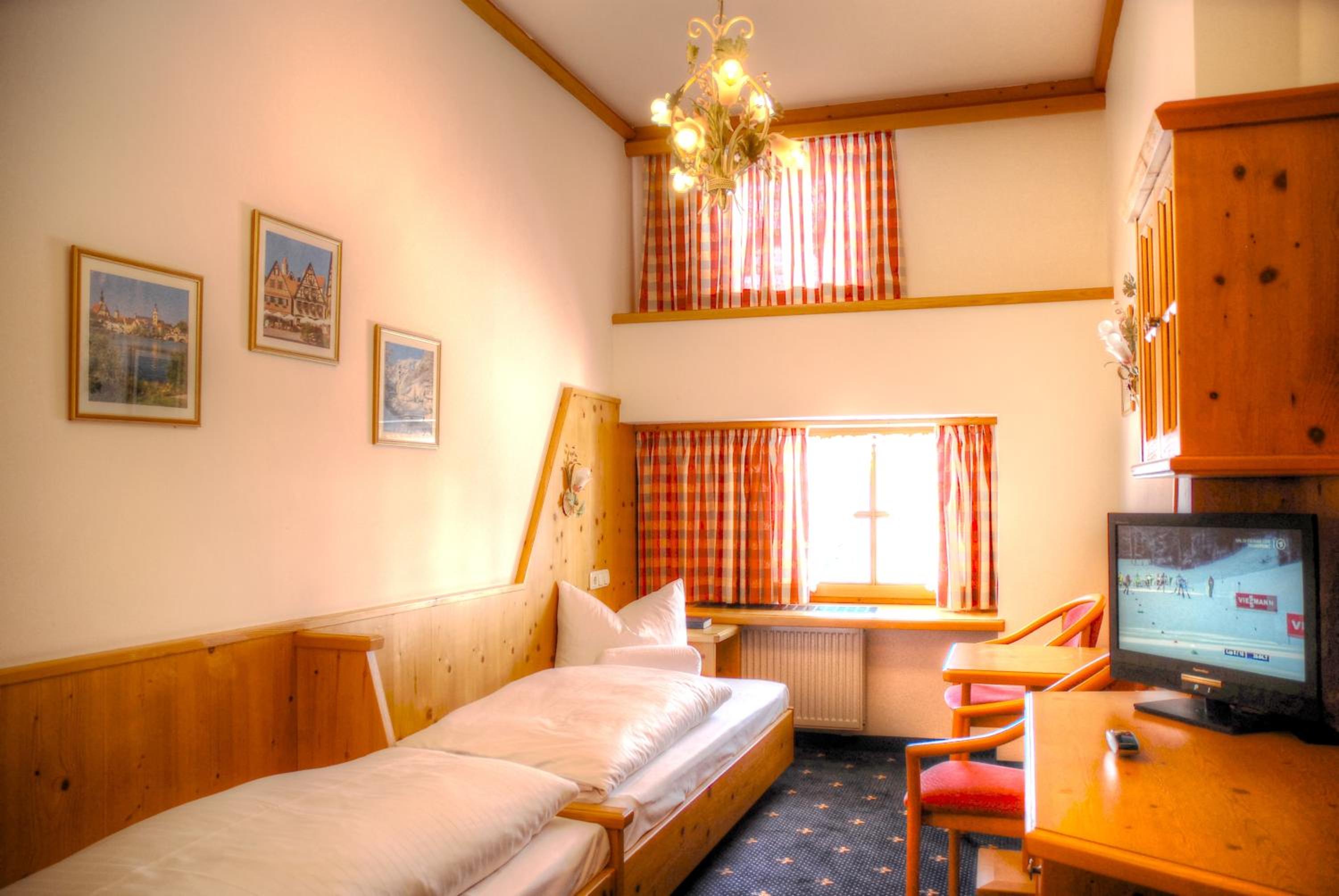 Twin Room - Photo 2