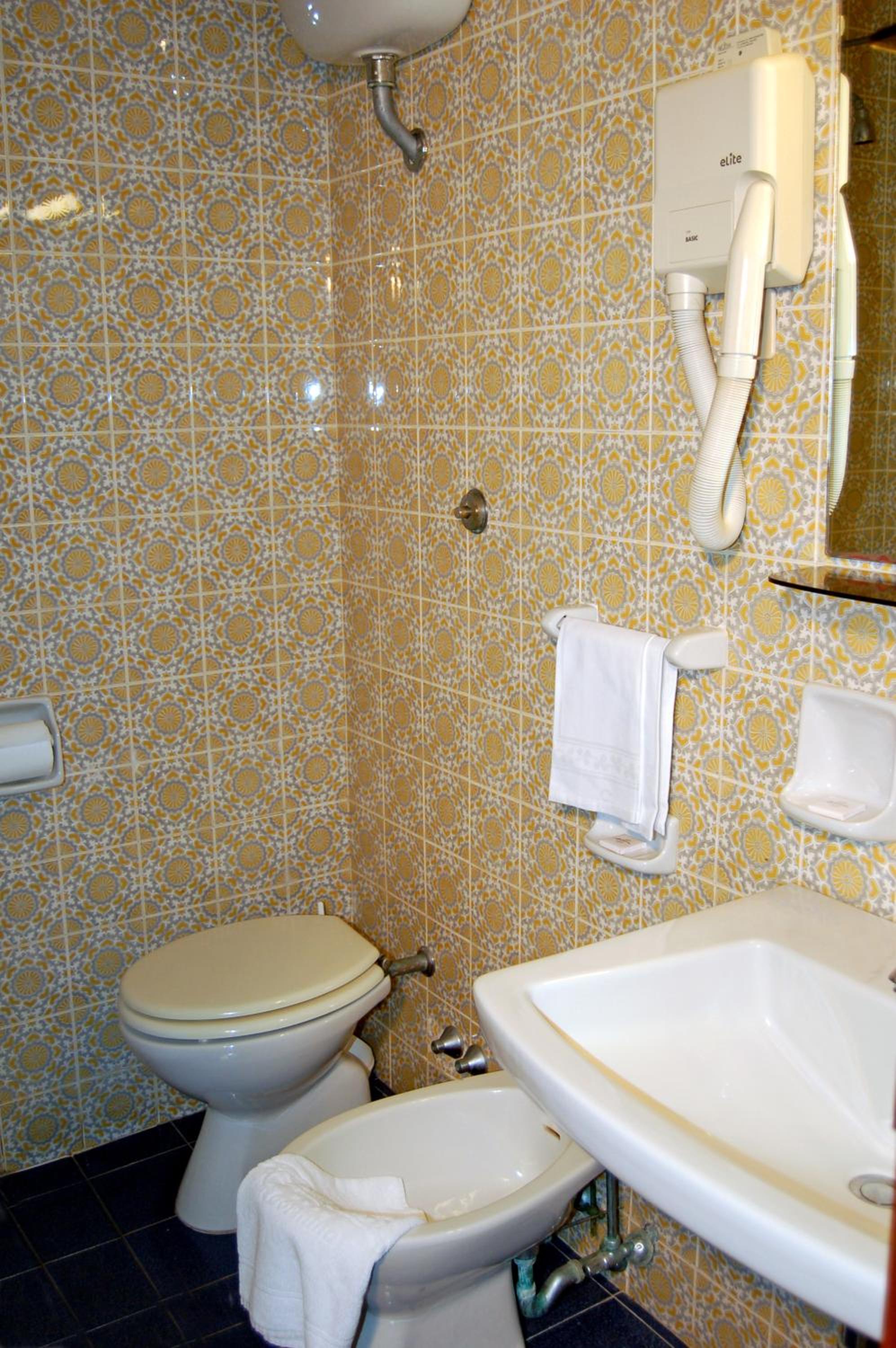 Double or Twin Room with Sea View - Photo 20