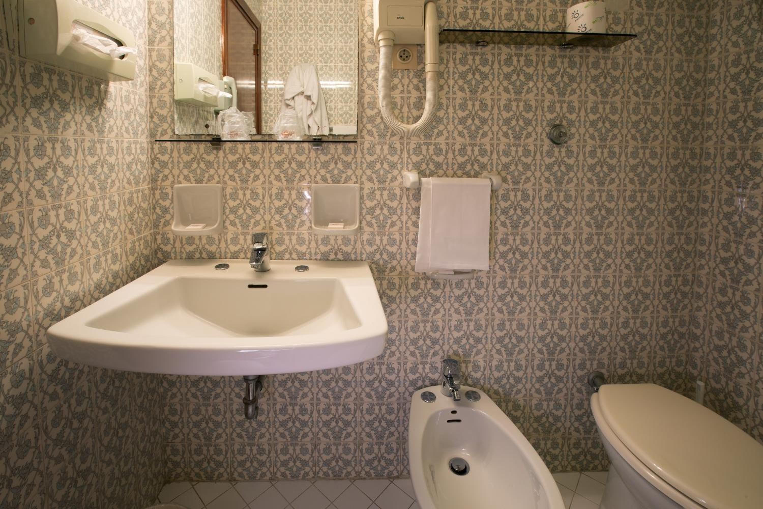 Standard Double or Twin Room with Sea View - Photo 27