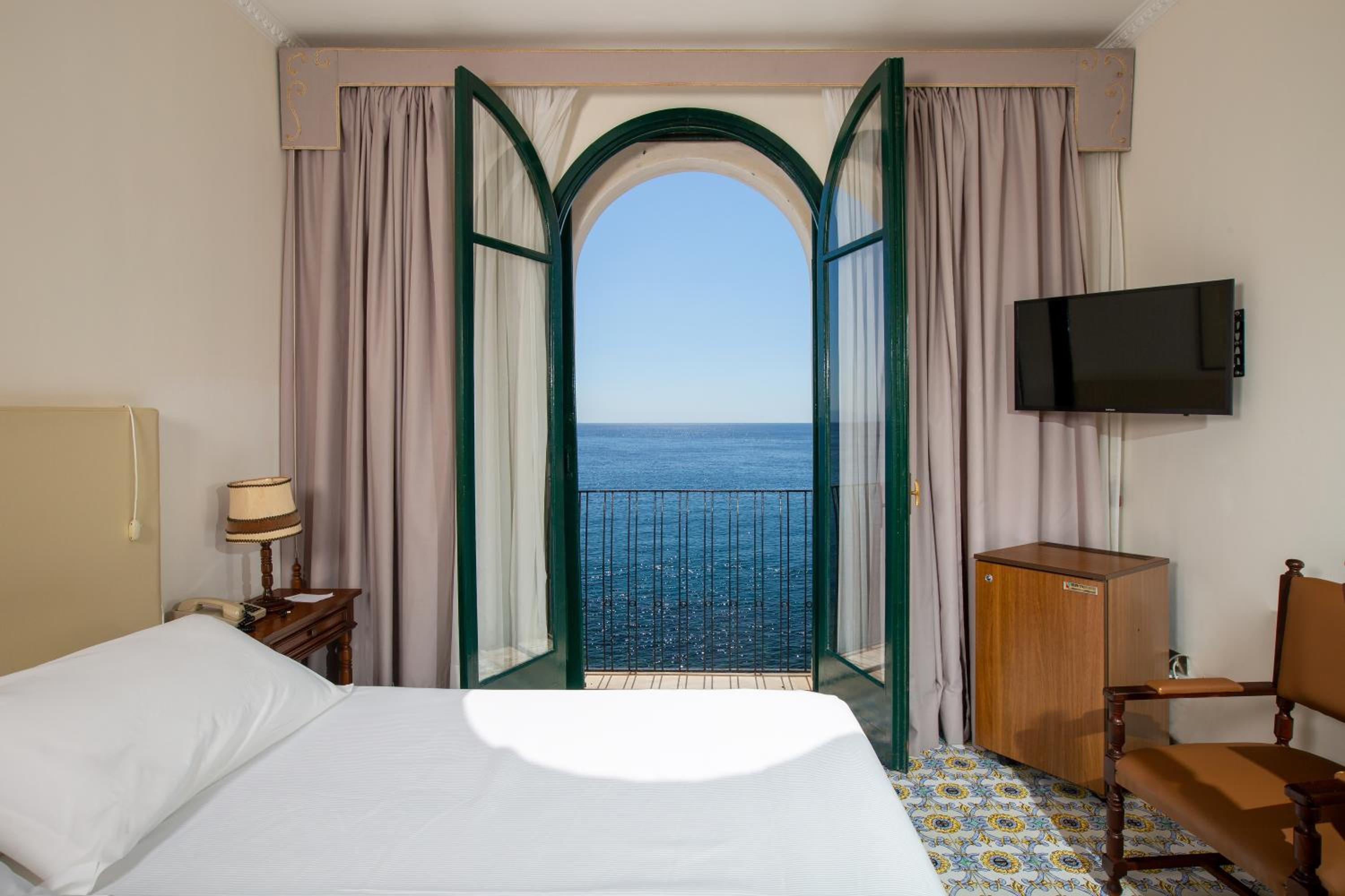 Standard Double or Twin Room with Sea View - Photo 23