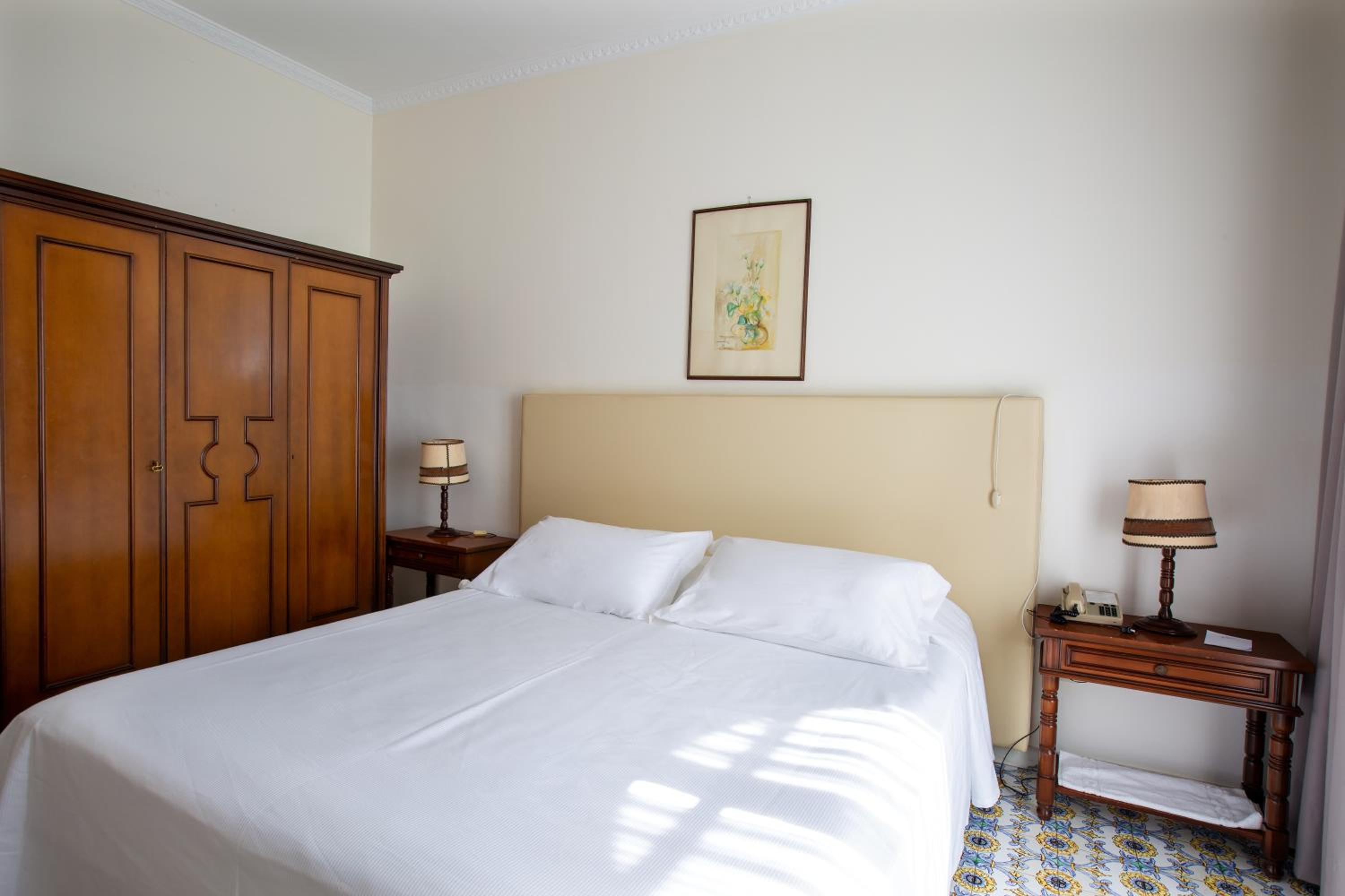 Standard Double or Twin Room with Sea View - Photo 24