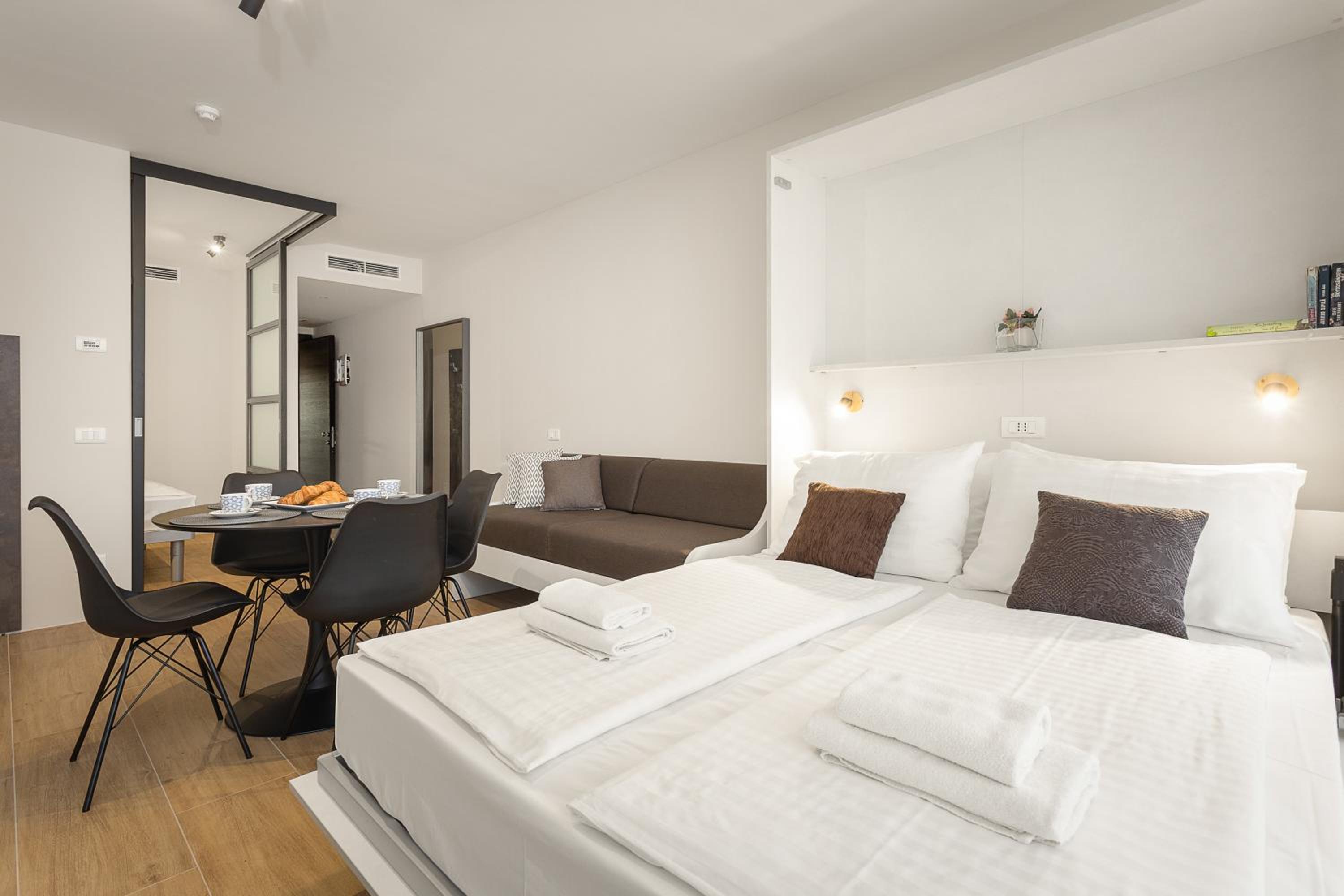 One-Bedroom Apartment with Balcony (4 people)